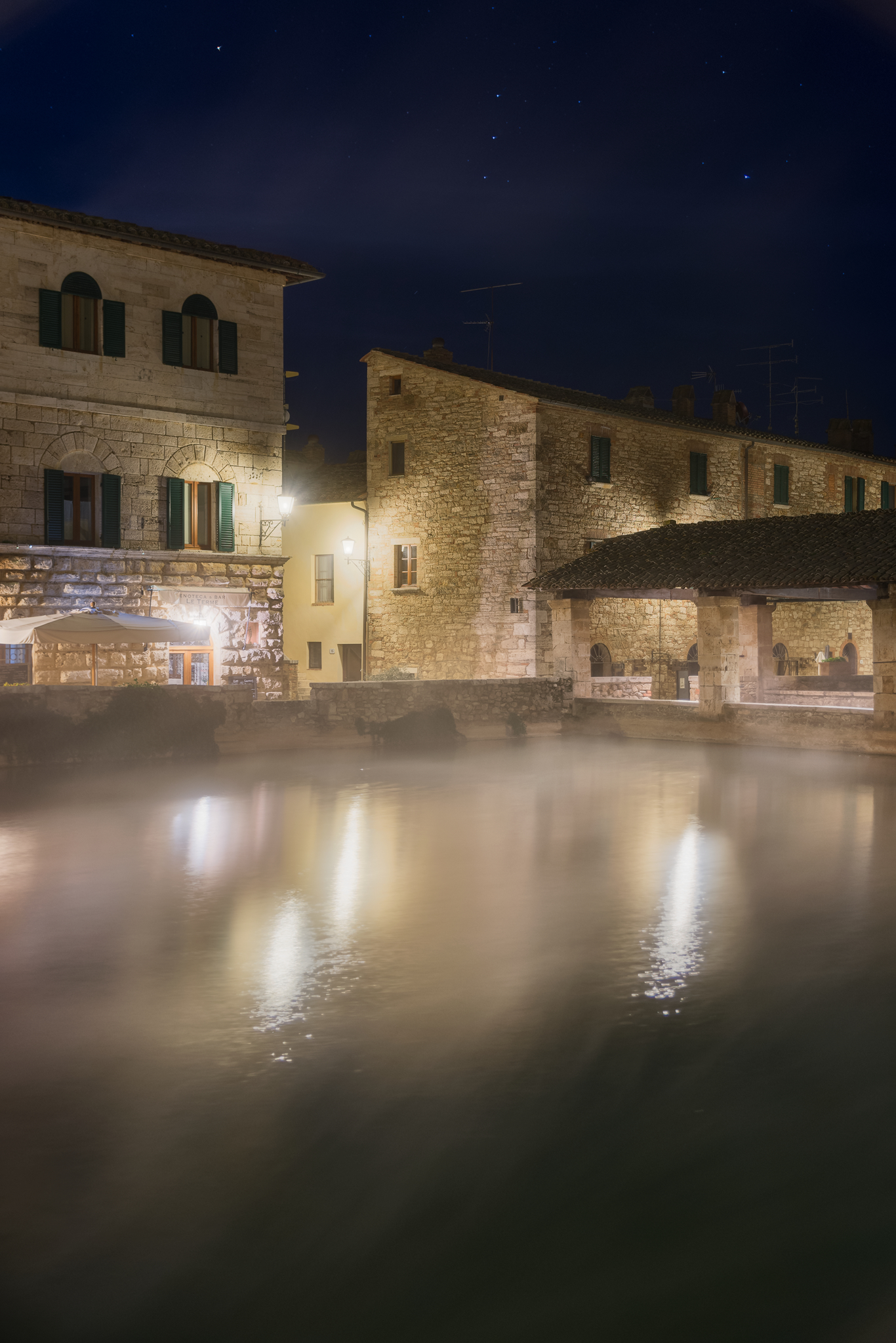 Vignoni bath at night