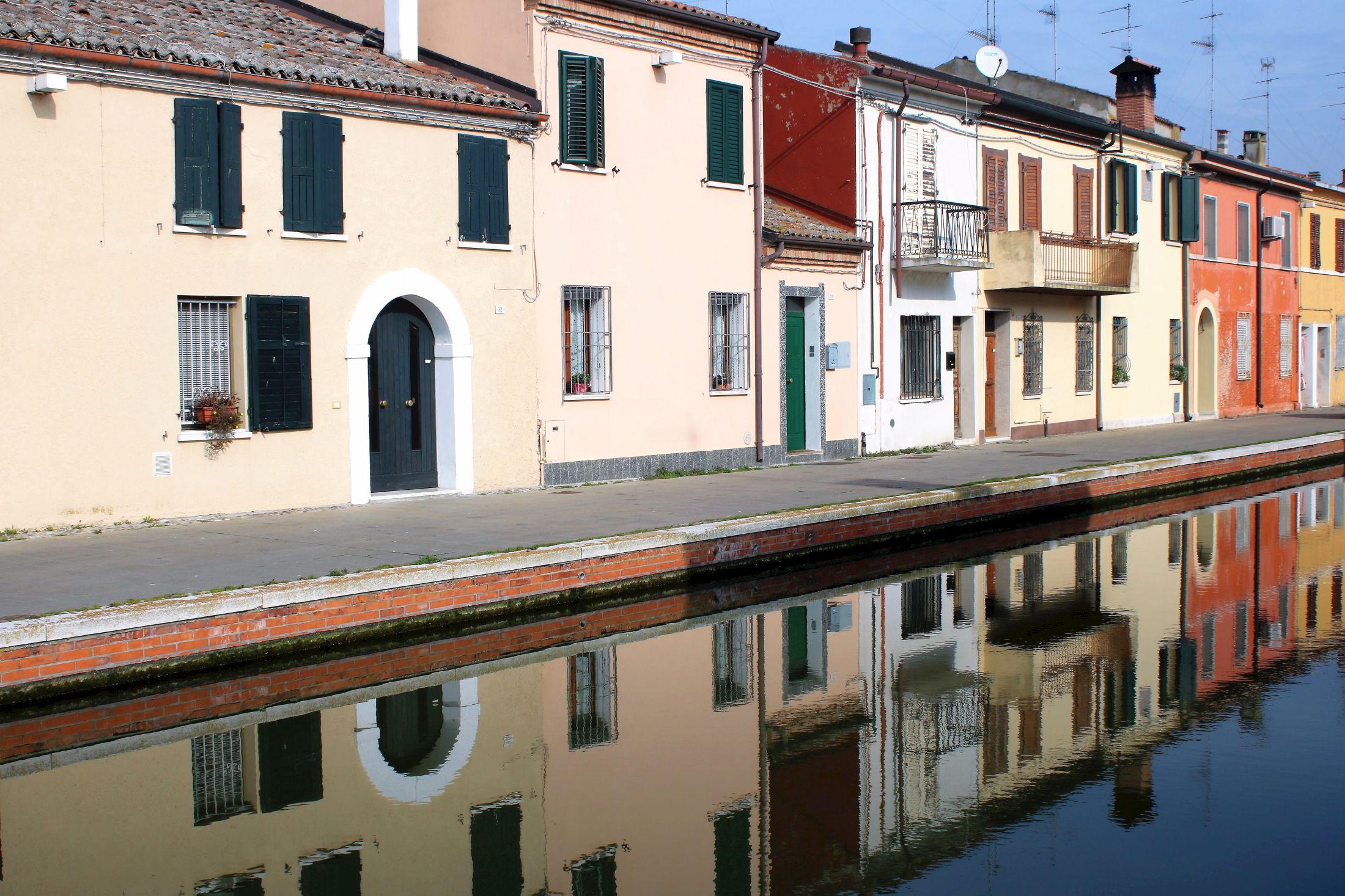 Riflessi nel canale