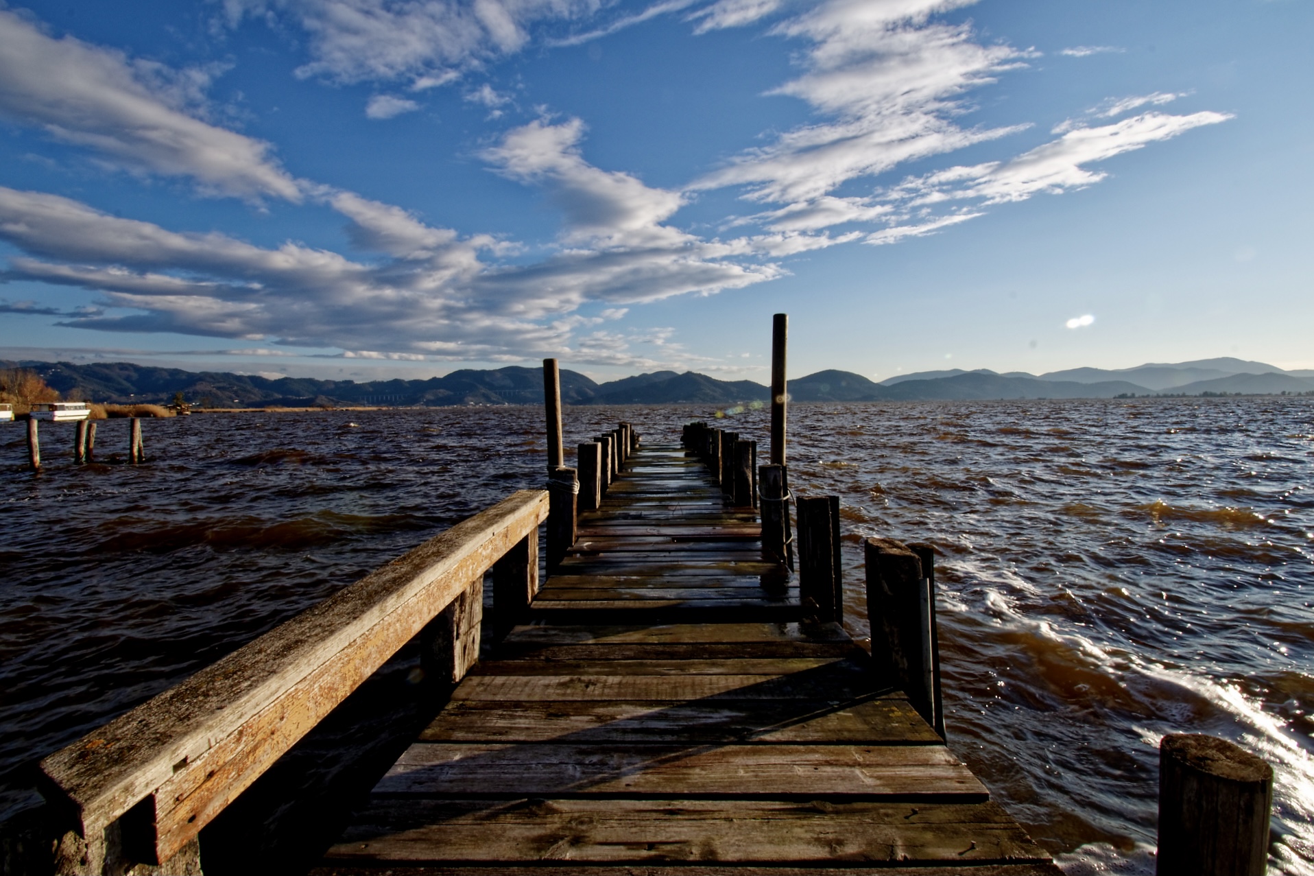 Wide angle pier