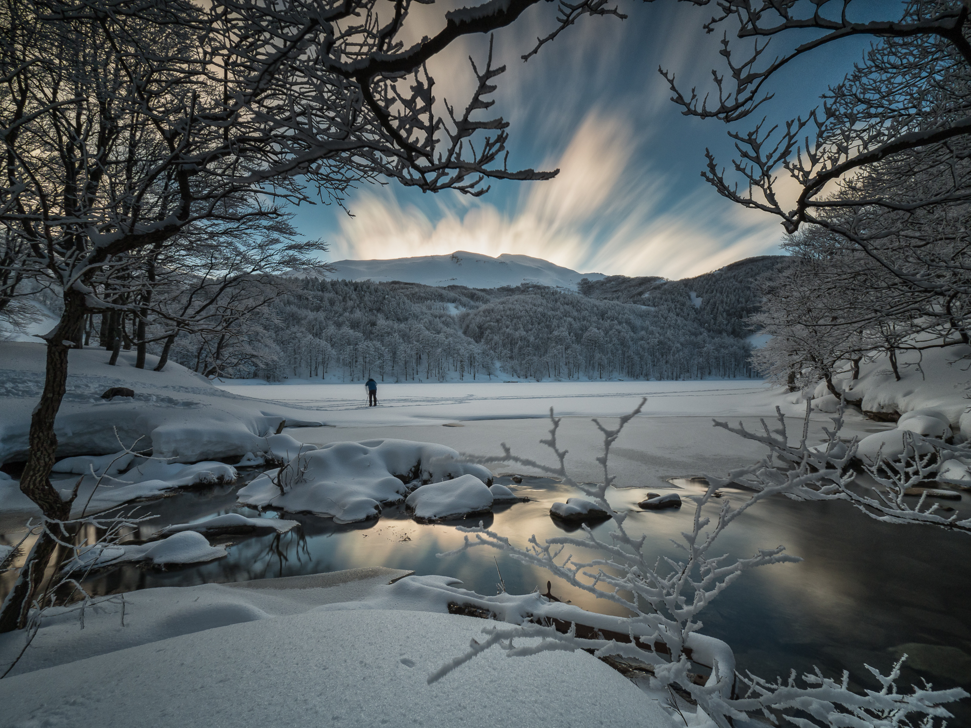 Il fotografo sul lago