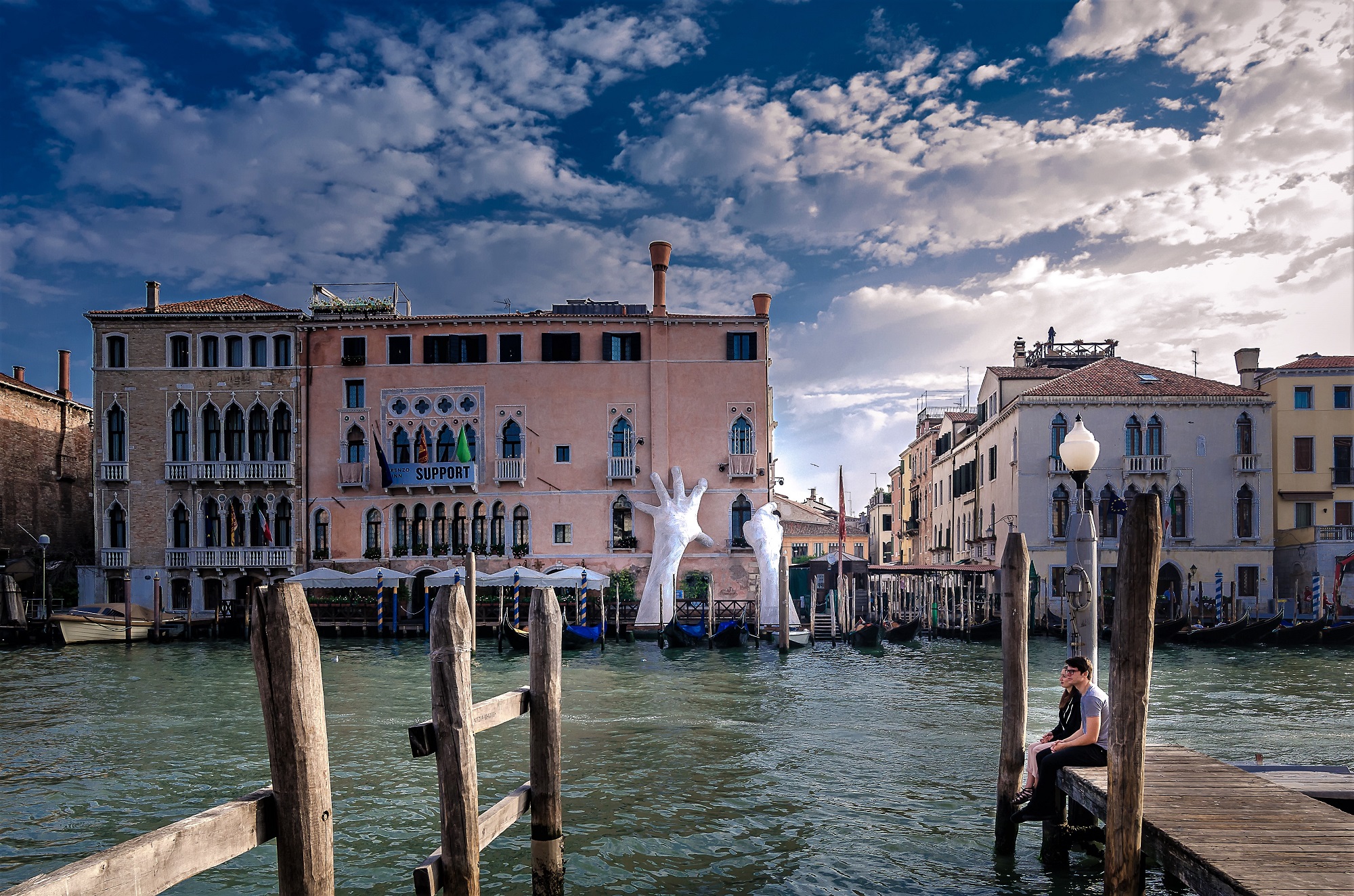 Le mani sulla città...