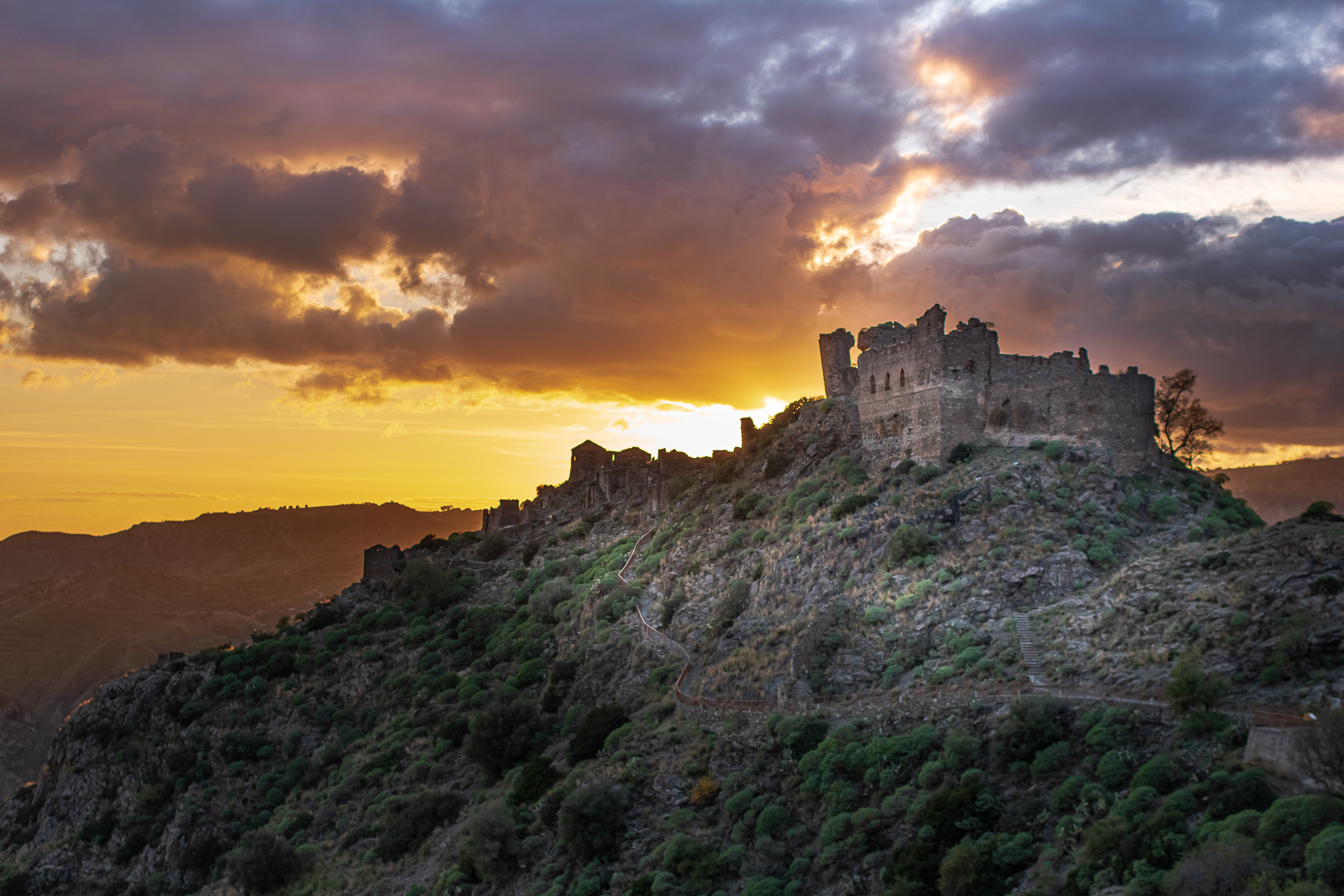 Castello dell'Amendolea dei Ruffo  al tramonto