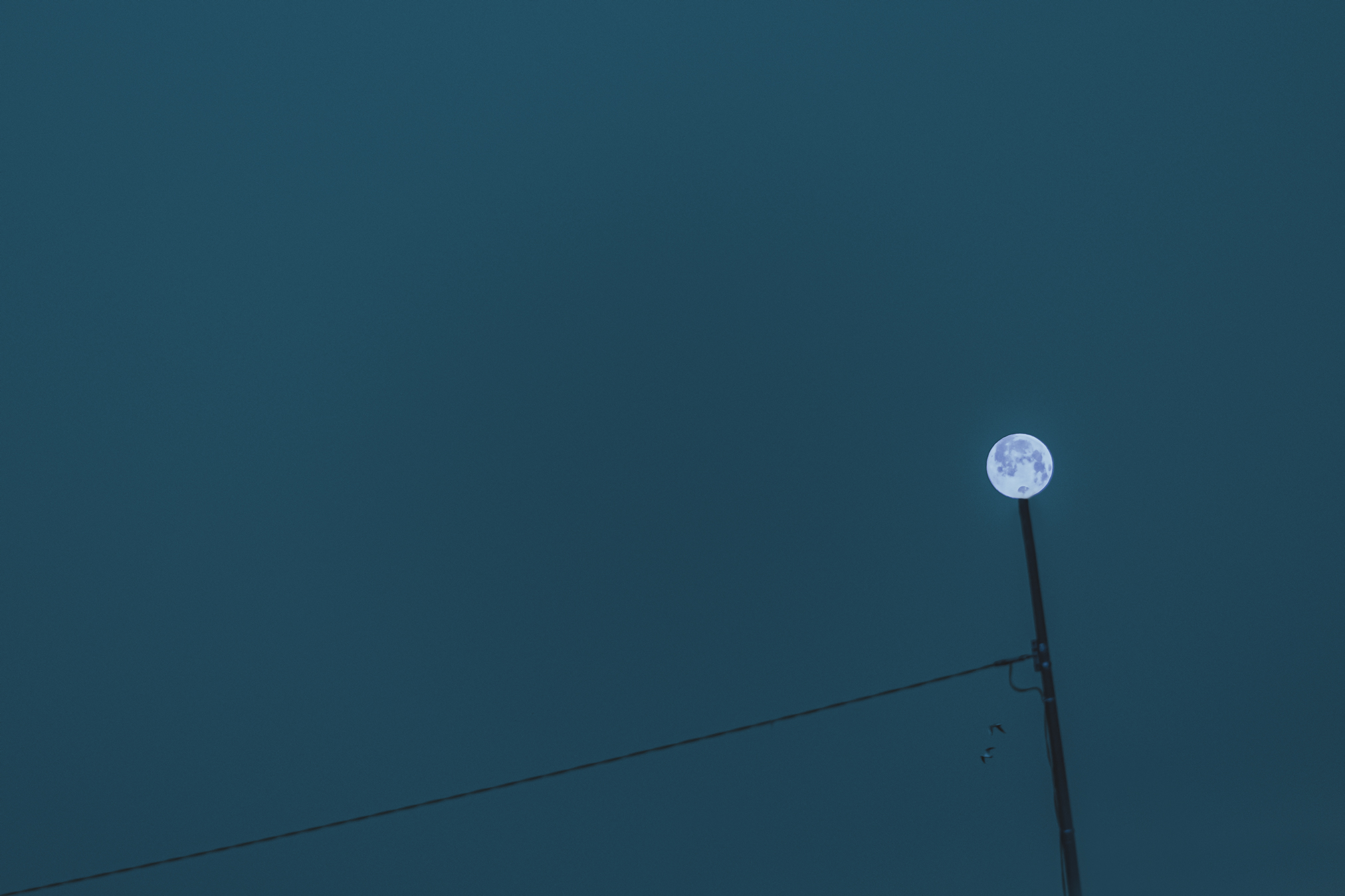 Minimal moon
