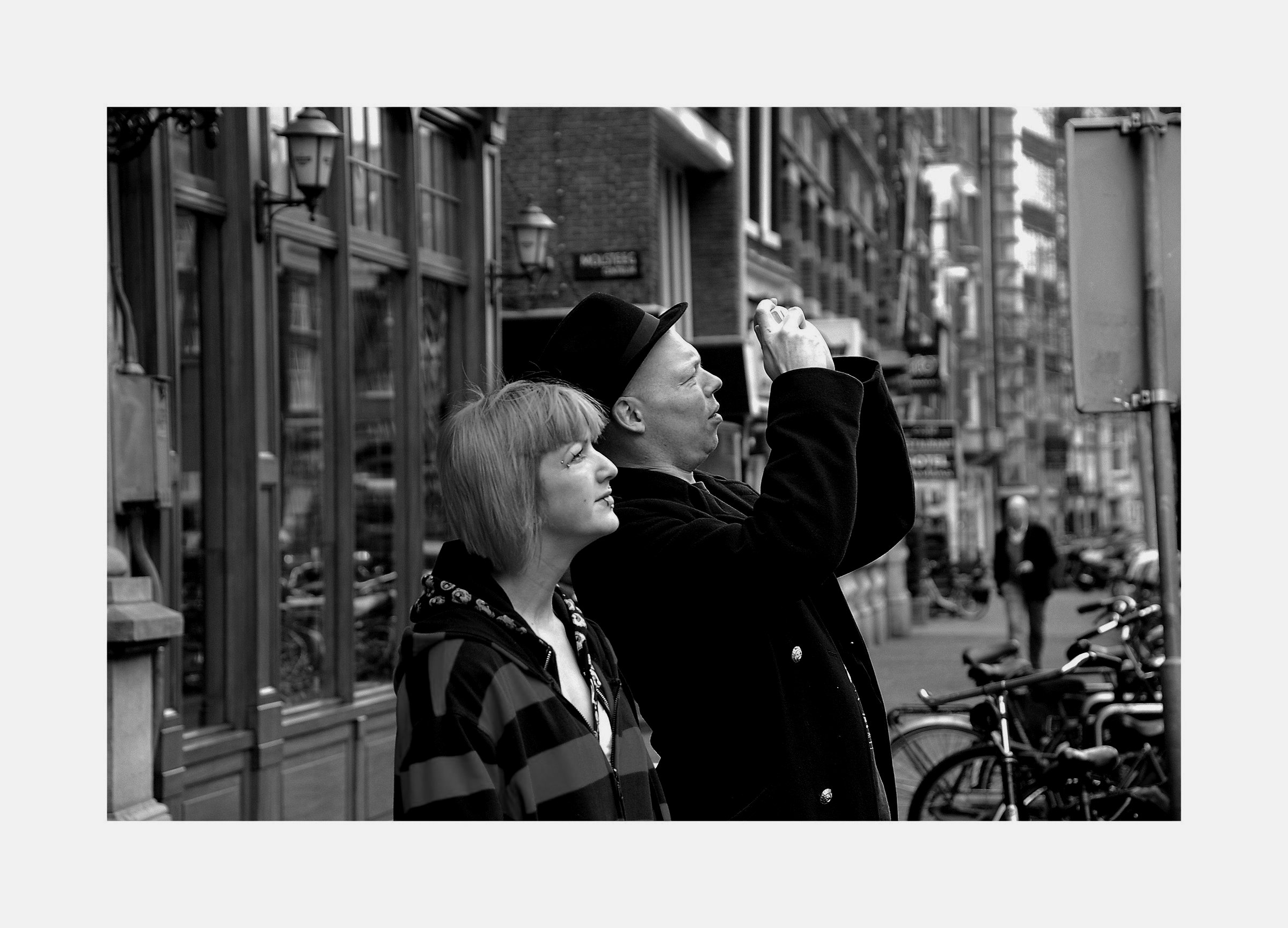 Come on, let's take a picture of him!