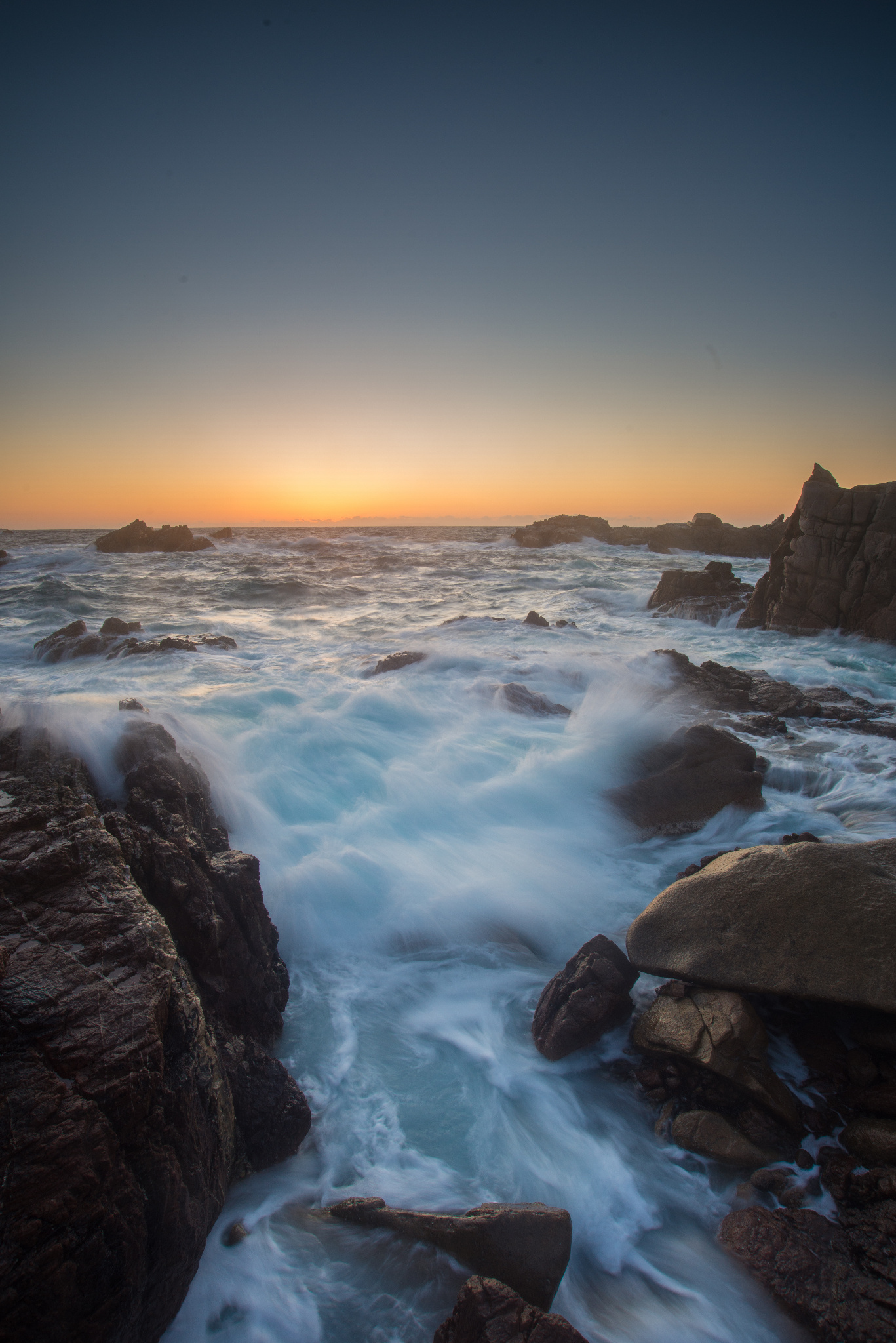 I colori del mare compensano l'assenza di nuvole
