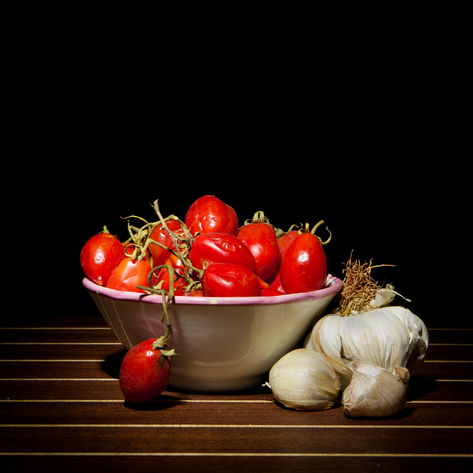 piennolo and garlic tomato