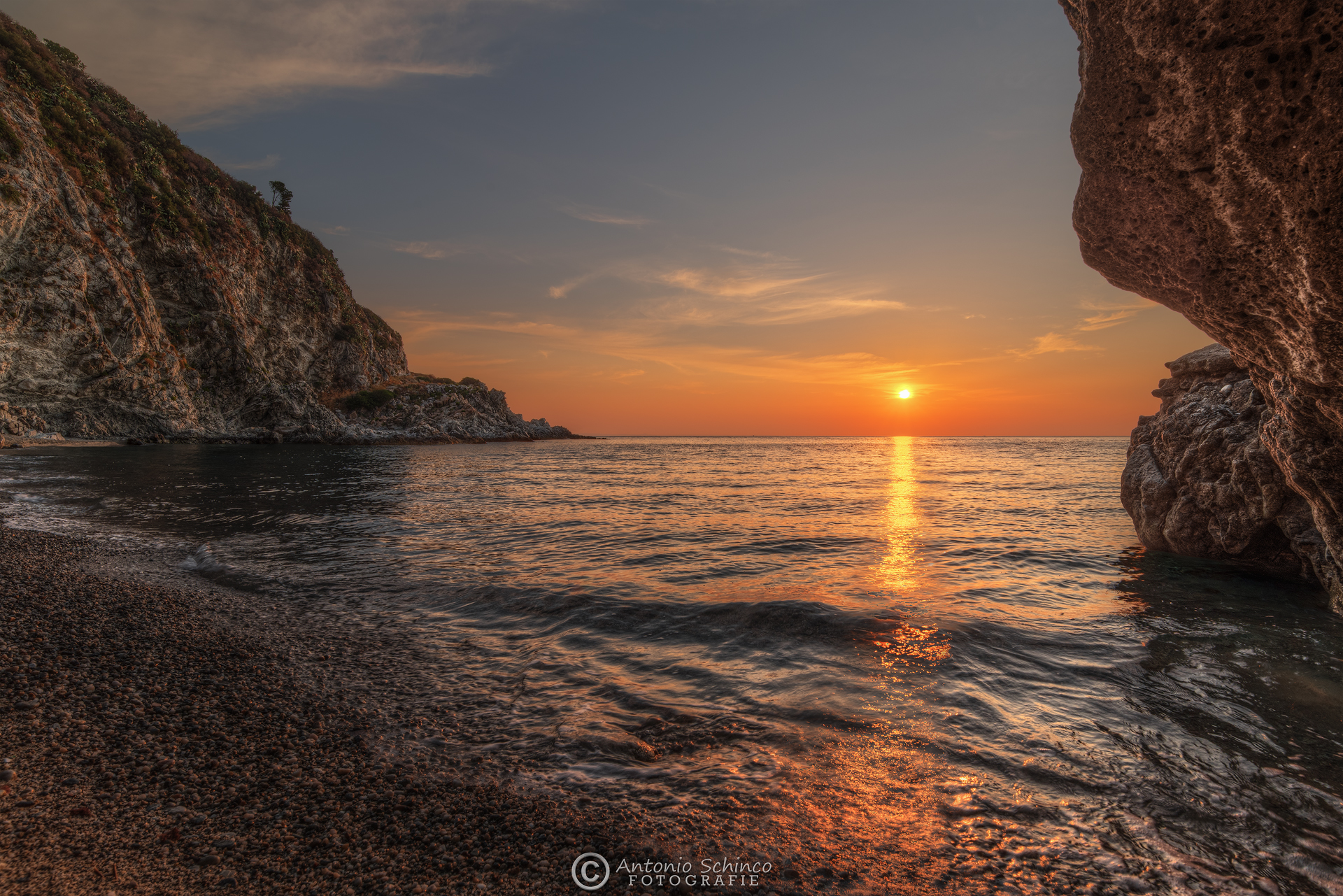 La Baia Di Copanello Al Sorgere Del Sole