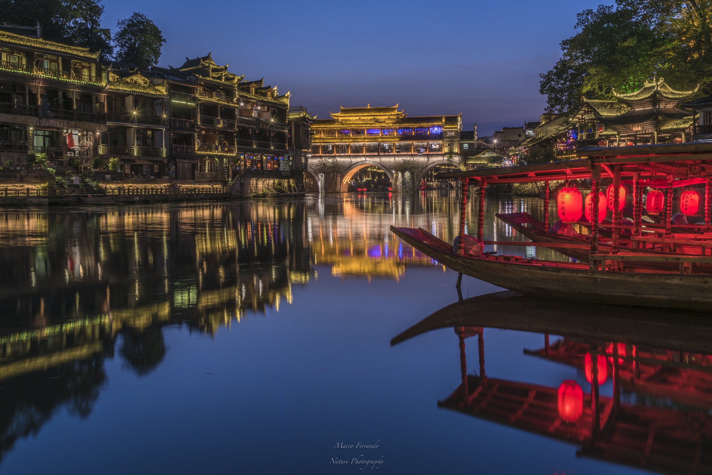 Fenghuang by night