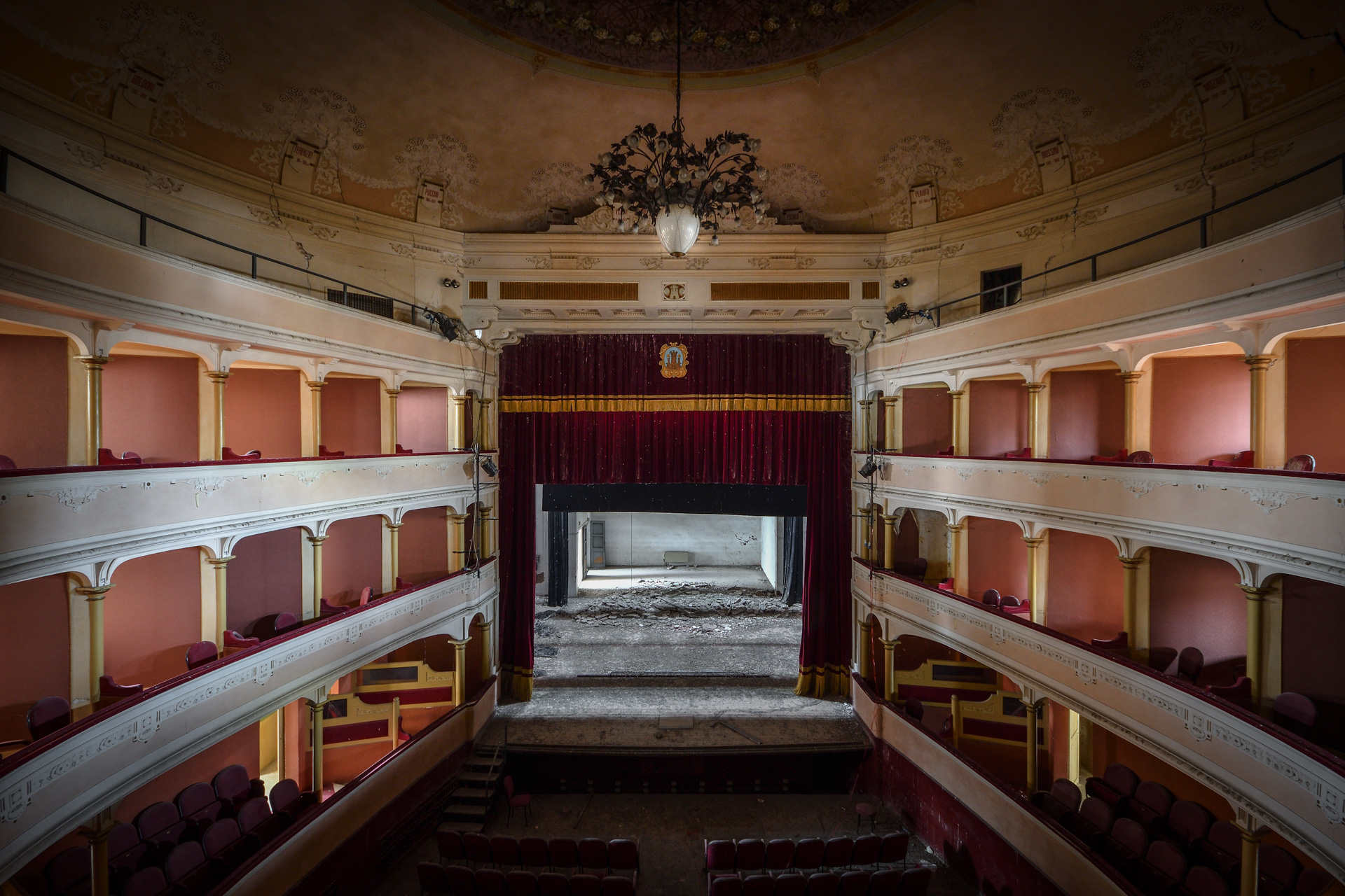 Si chiude il sipario....