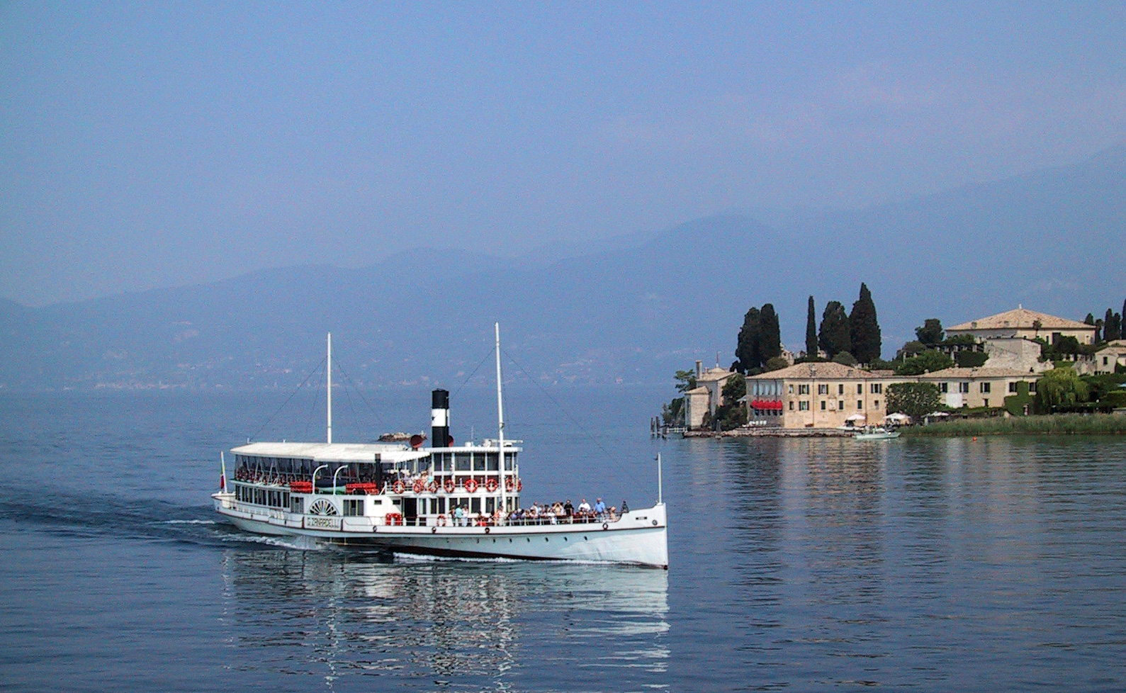San Vigilio e lo storico piroscafo Zanardelli