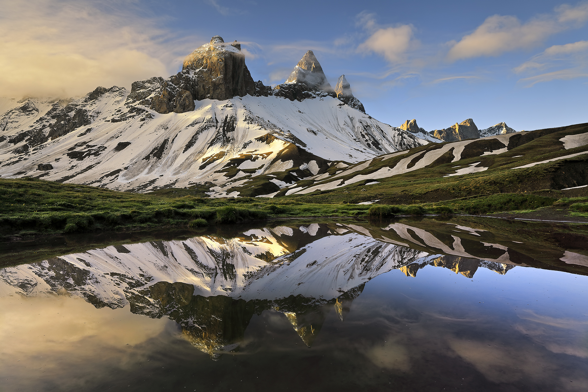 First lights on the Aiguilles d'Arves