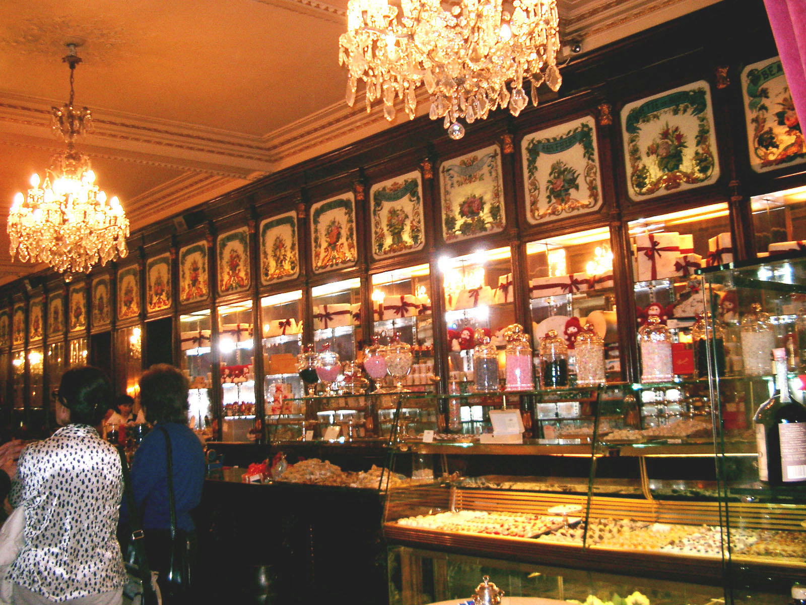 nostalgia for a coffee drunk in the beautiful bars of Turin