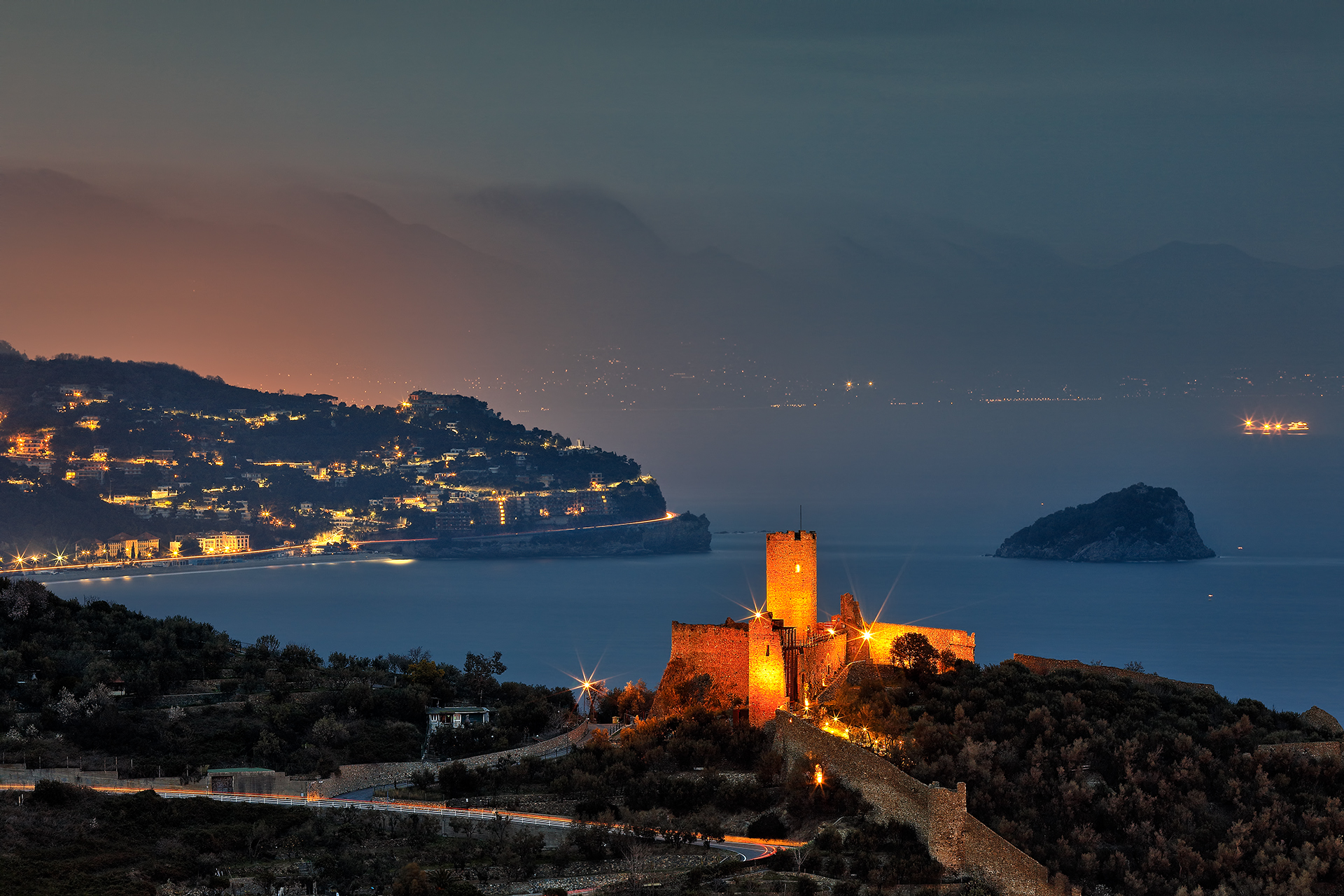 Il castello Ursino e la Riviera