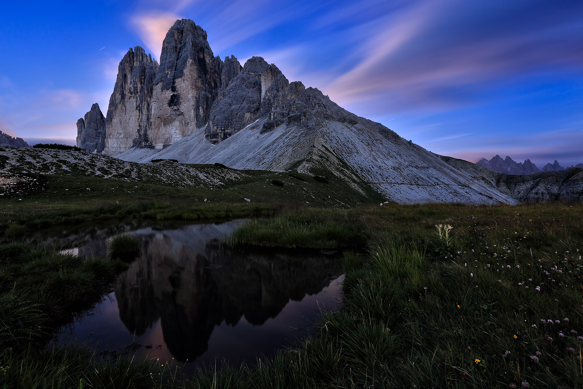 Moon sunrise at 3 Peaks