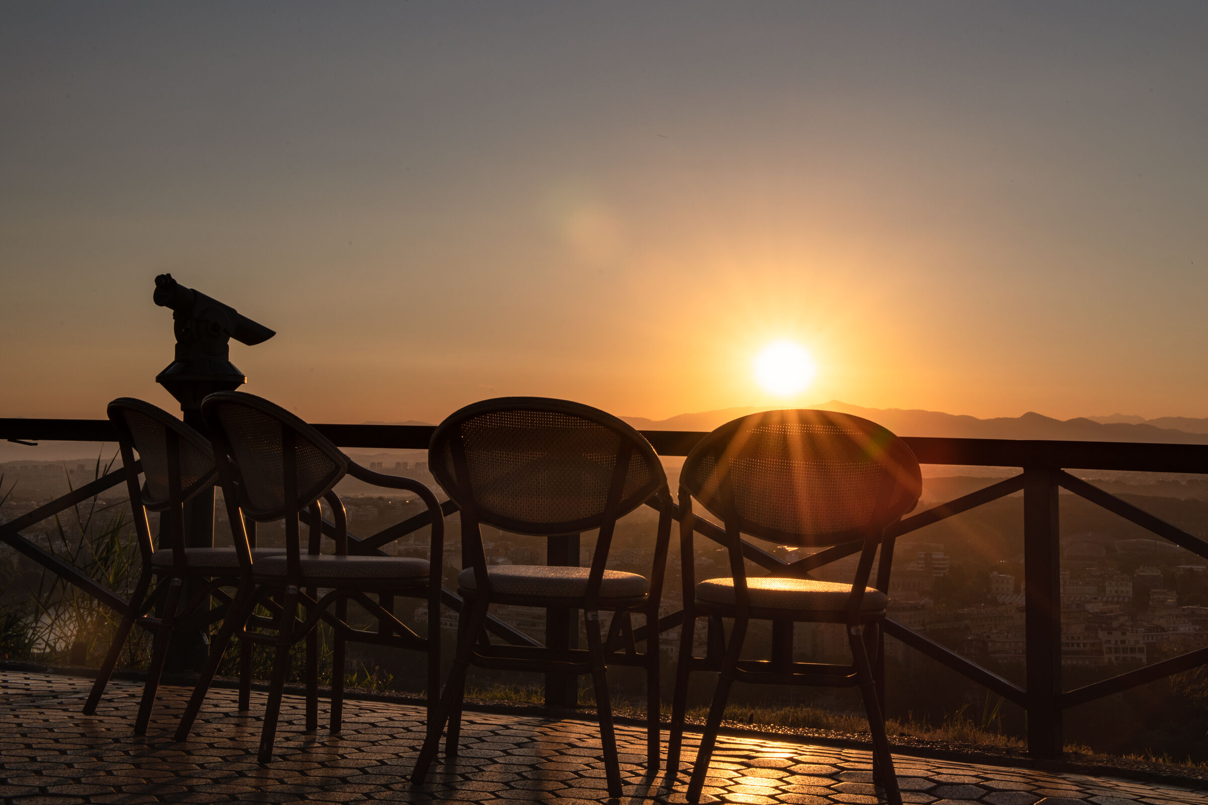 Siedi, guarda e godi