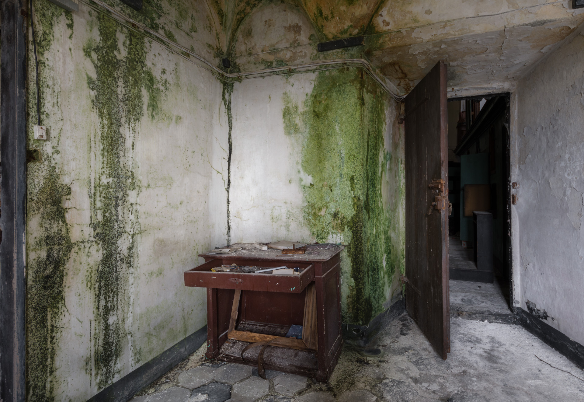 Who knows if you will find the door ...