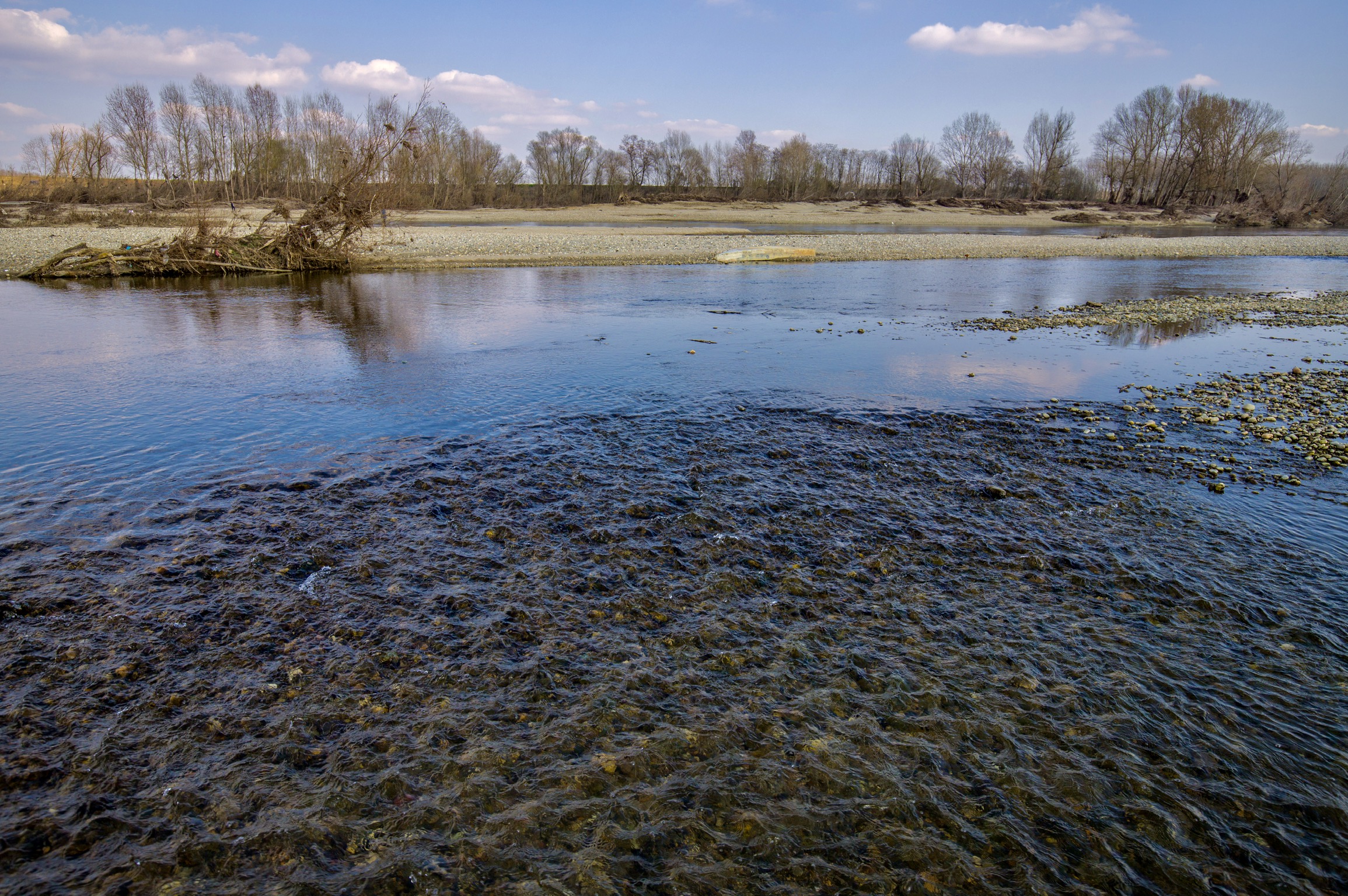 Coi piedi nell'acqua, era fredda!
