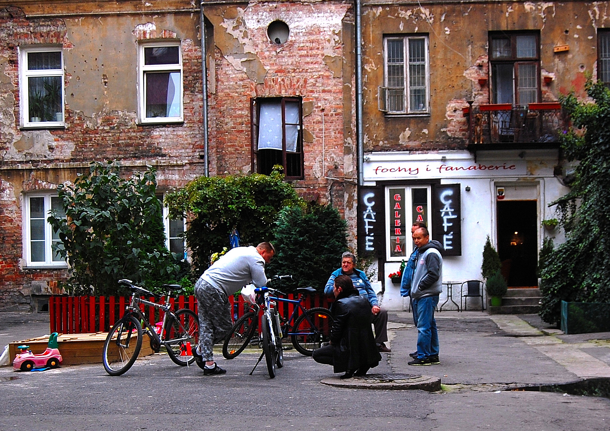 Prague Courtyard: A Chat at the Café
