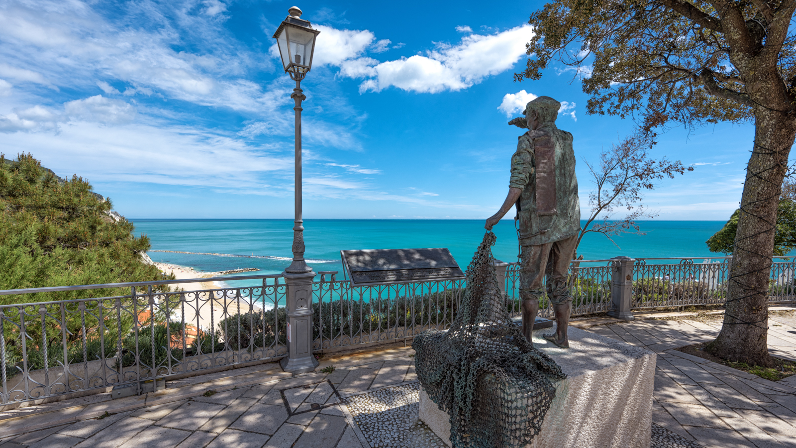 Monumento al pescatore Numana