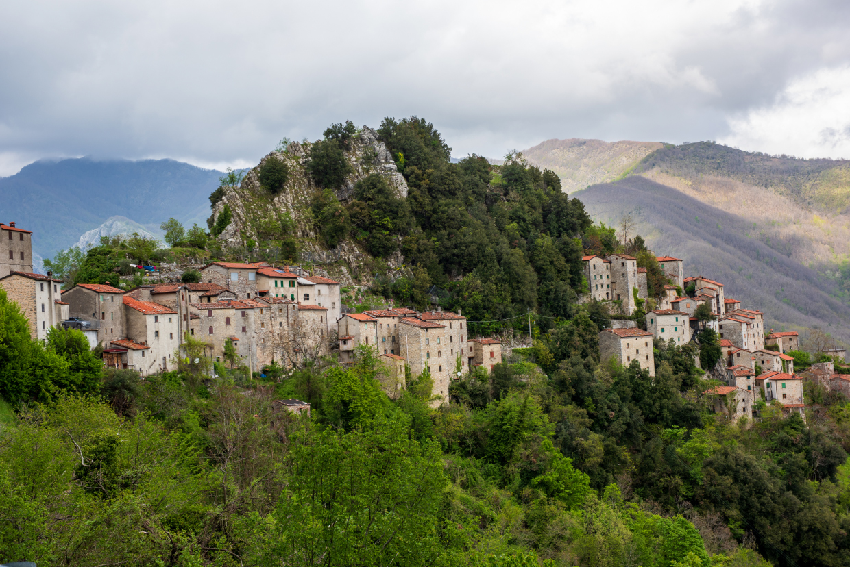 Lucchio the vertical country