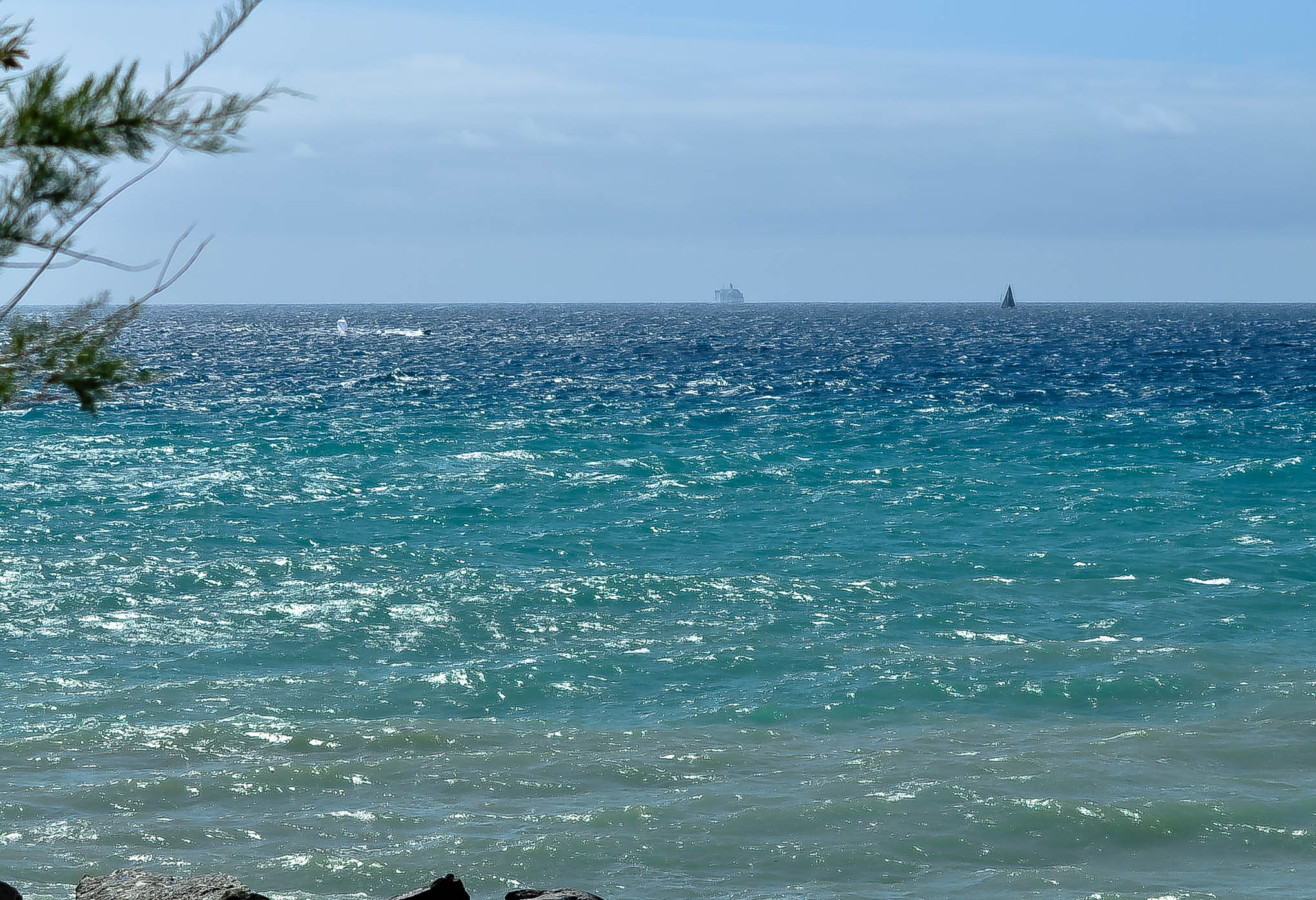 THE COLORS OF THE SEA