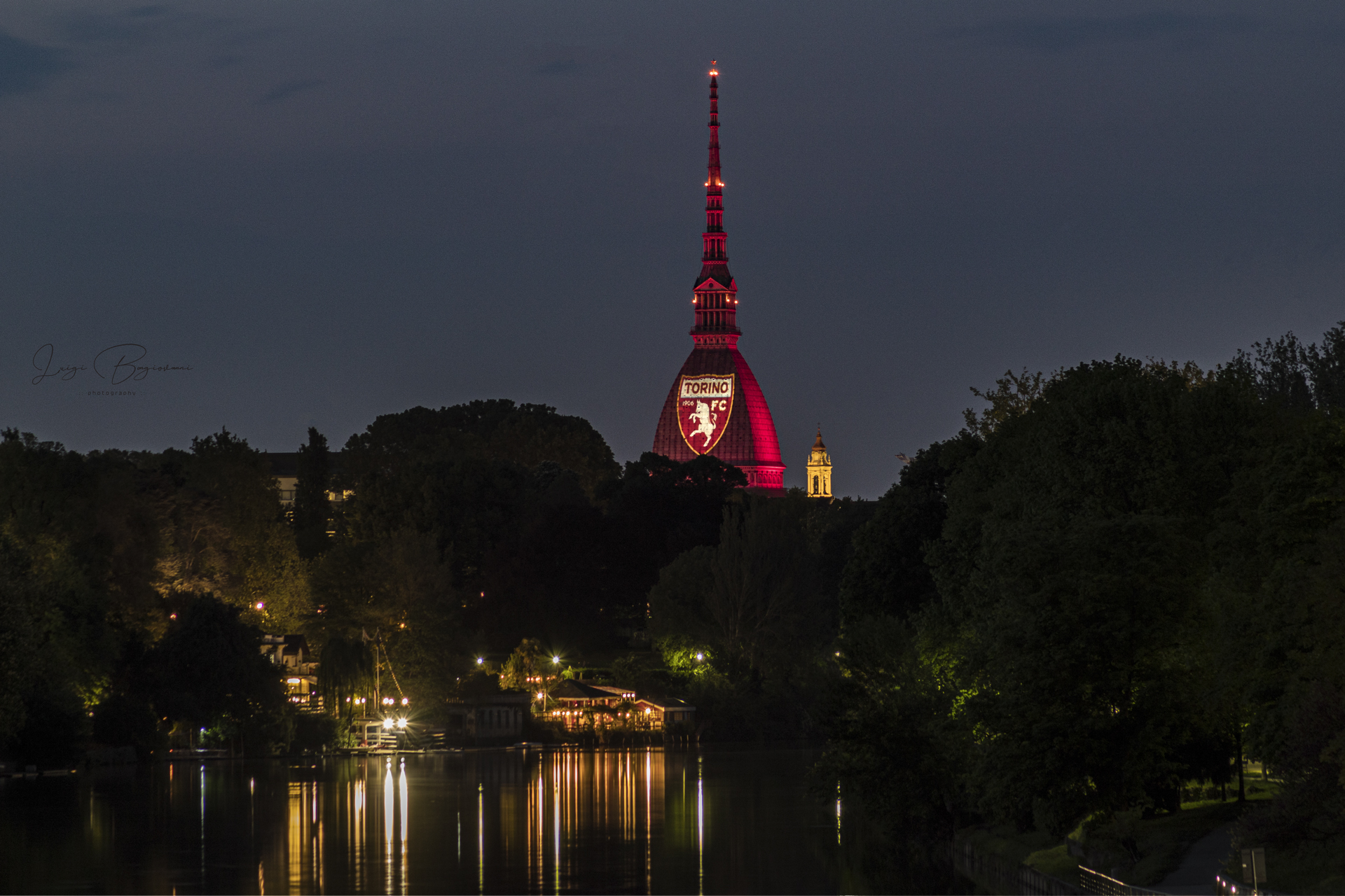La Mole il 04-05 di ogni anno omaggia il GrandeTorino