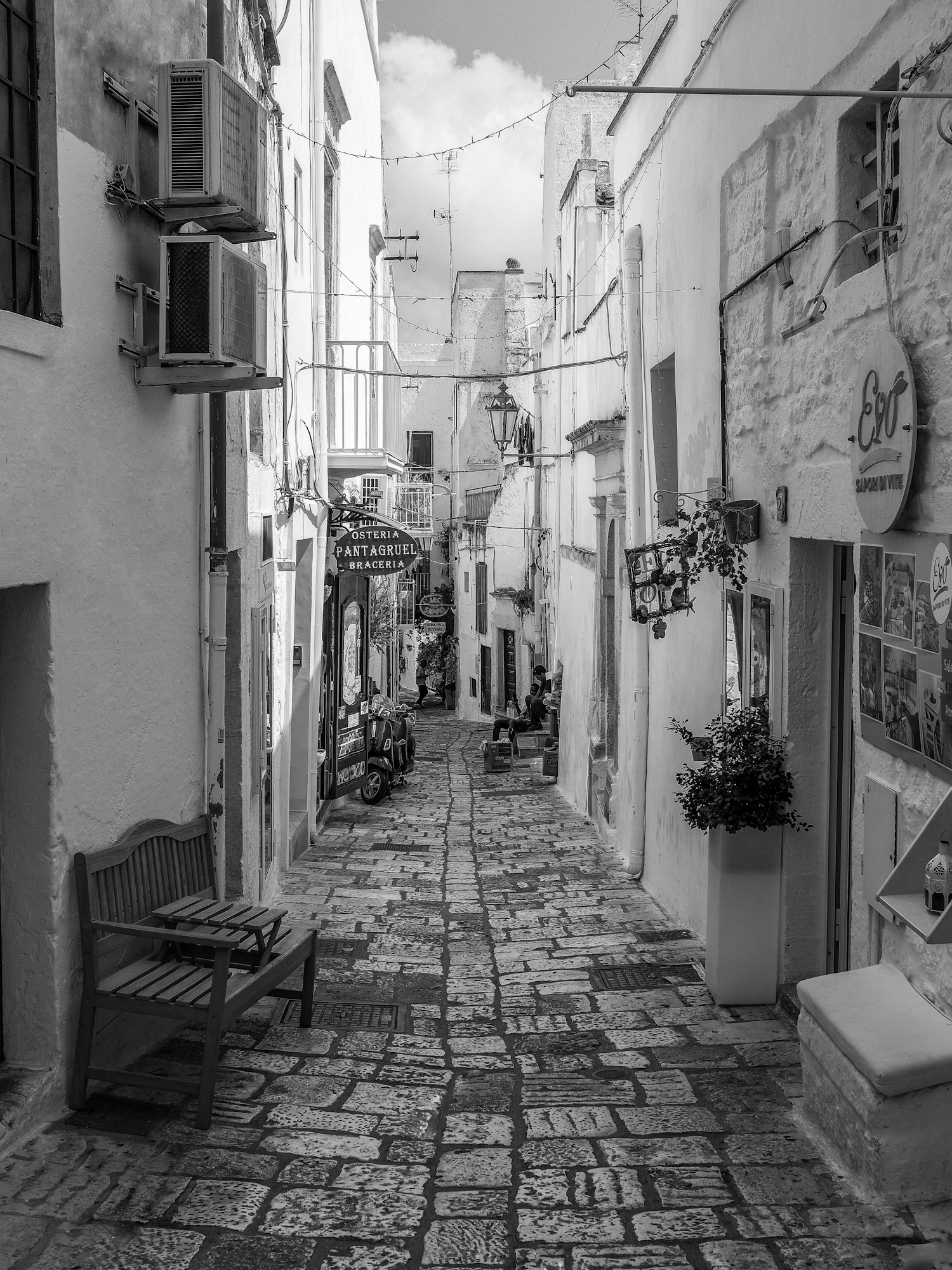 Among the white alleys...