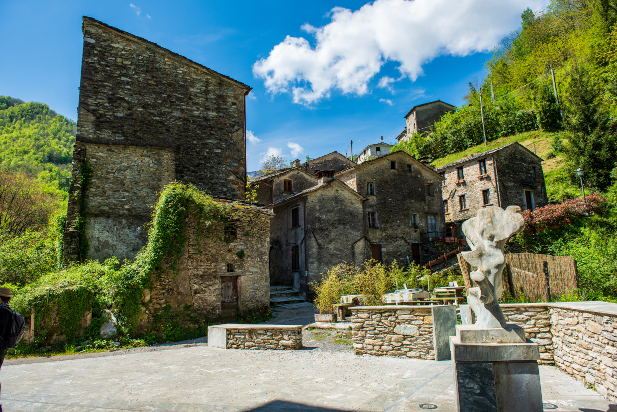 Isola Santa  LU