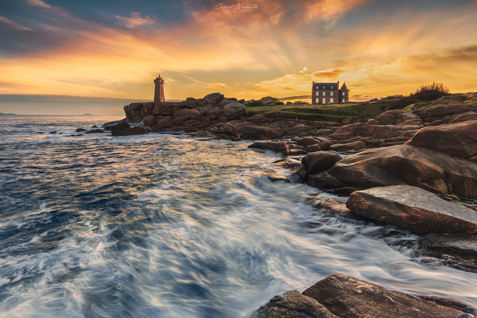 Epic sunrise at Men Ruz lighthouse - Bretagne