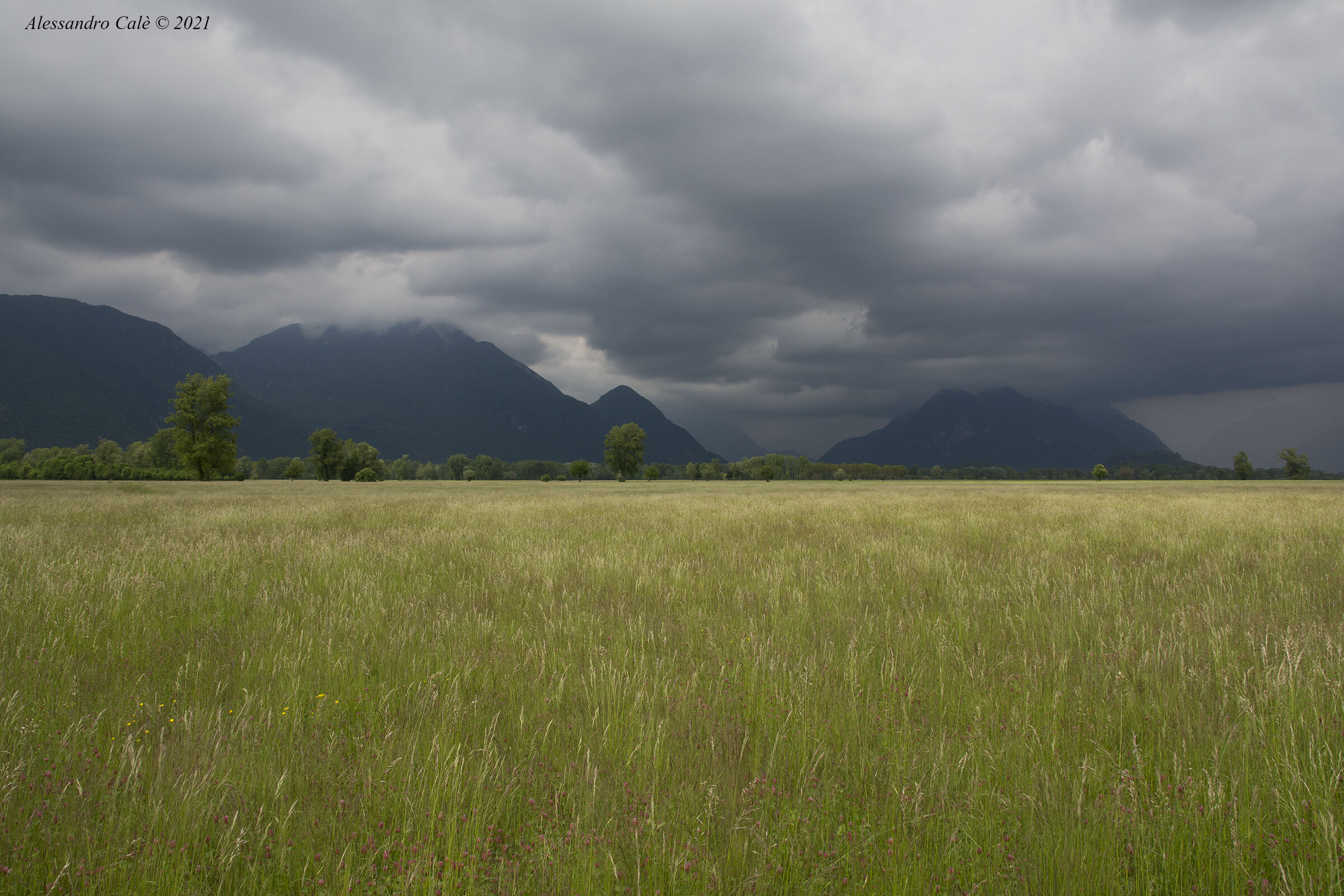 Temporale in arrivo sui prati di Osoppo 2003