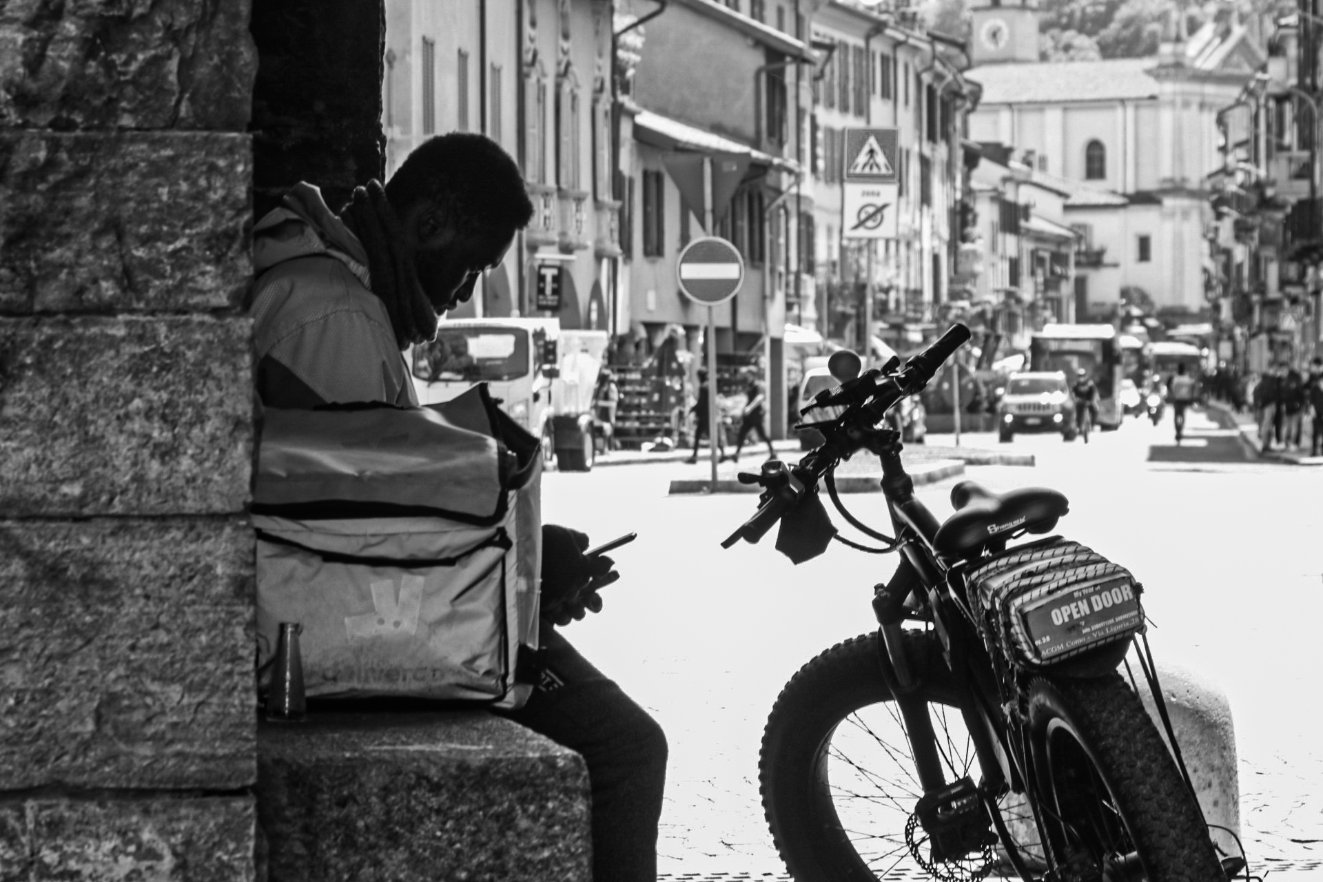 Delivery rider