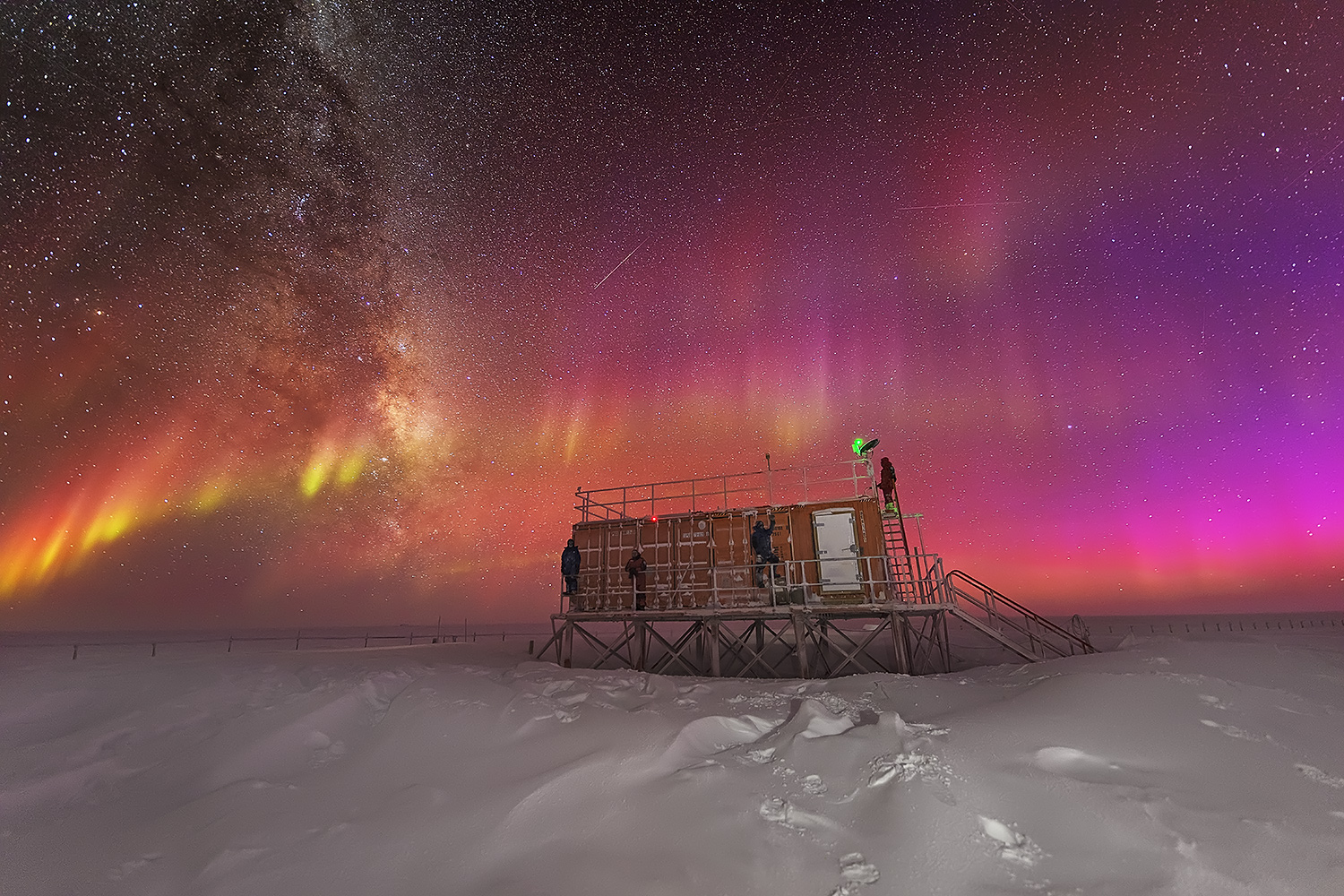 Aurora polychrome at -95°C windchill