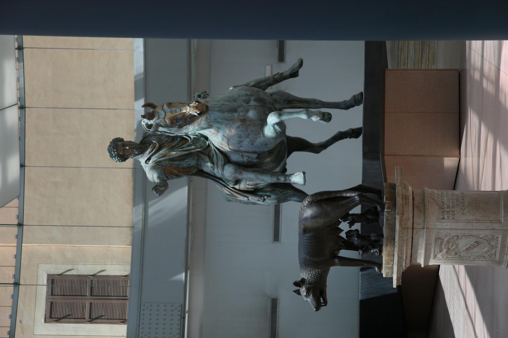 Marco aurelio con lupa