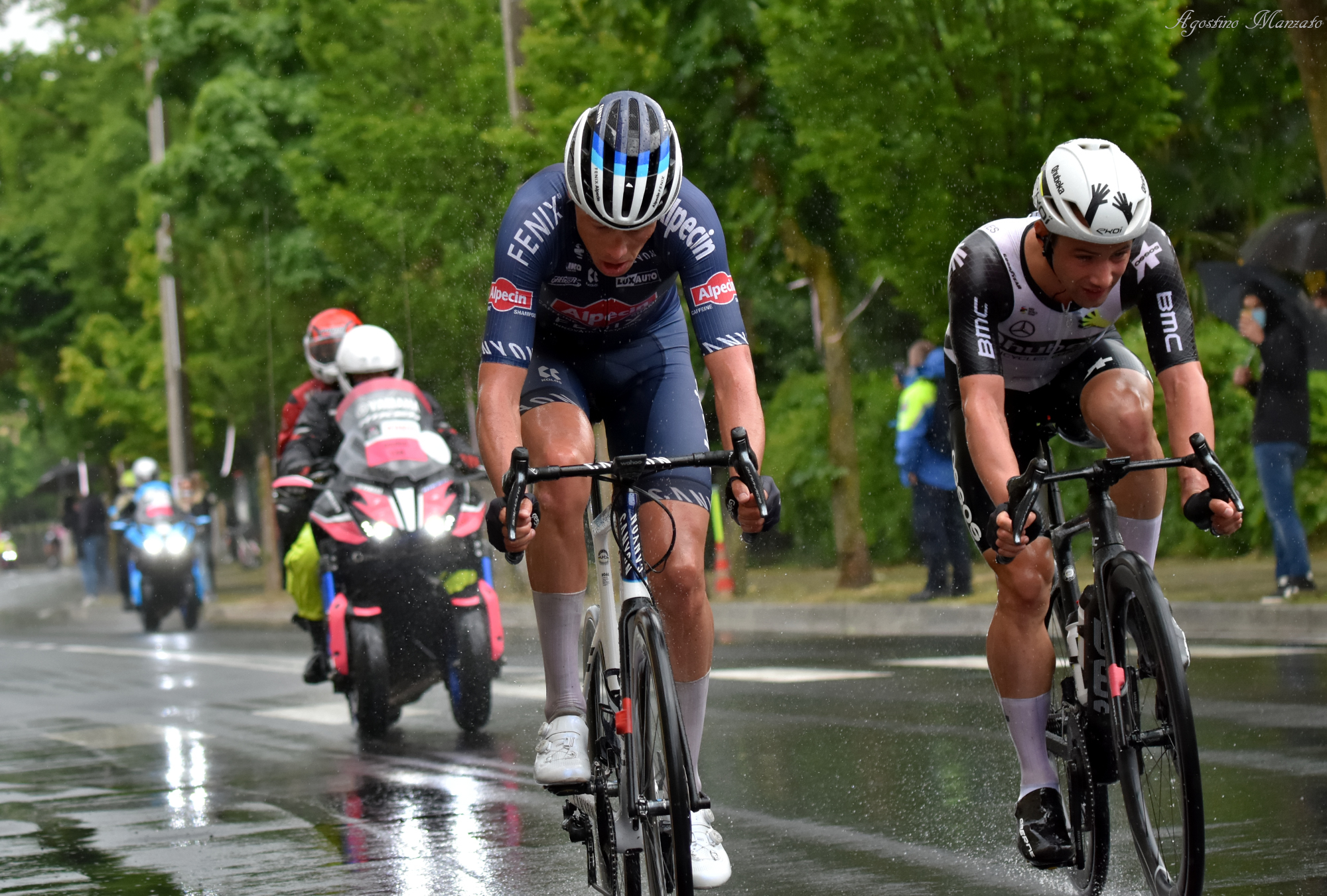 Riesebeek e Campenaerts si studiano a 6km dall'arrivo