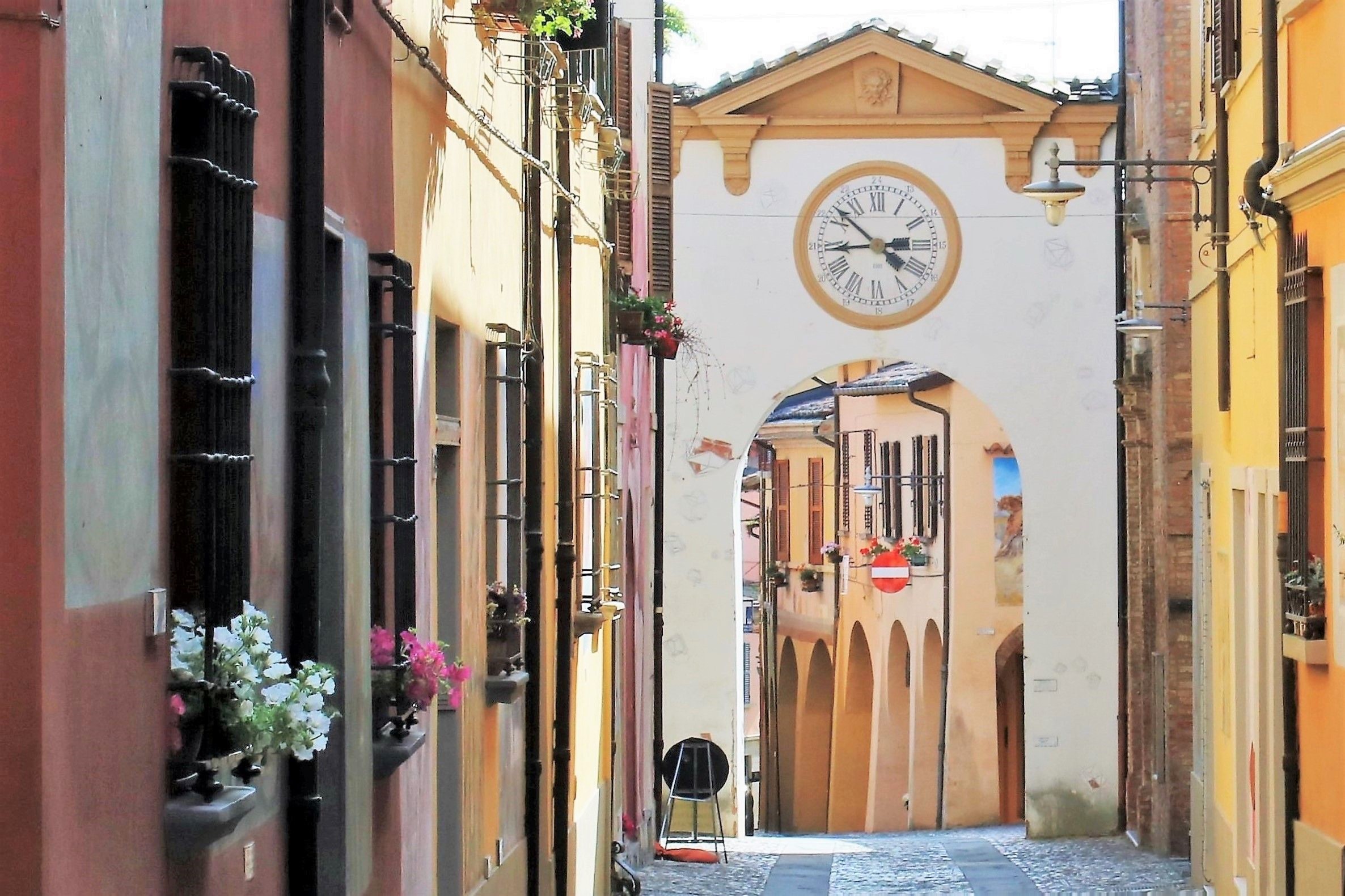 Porta con orologio