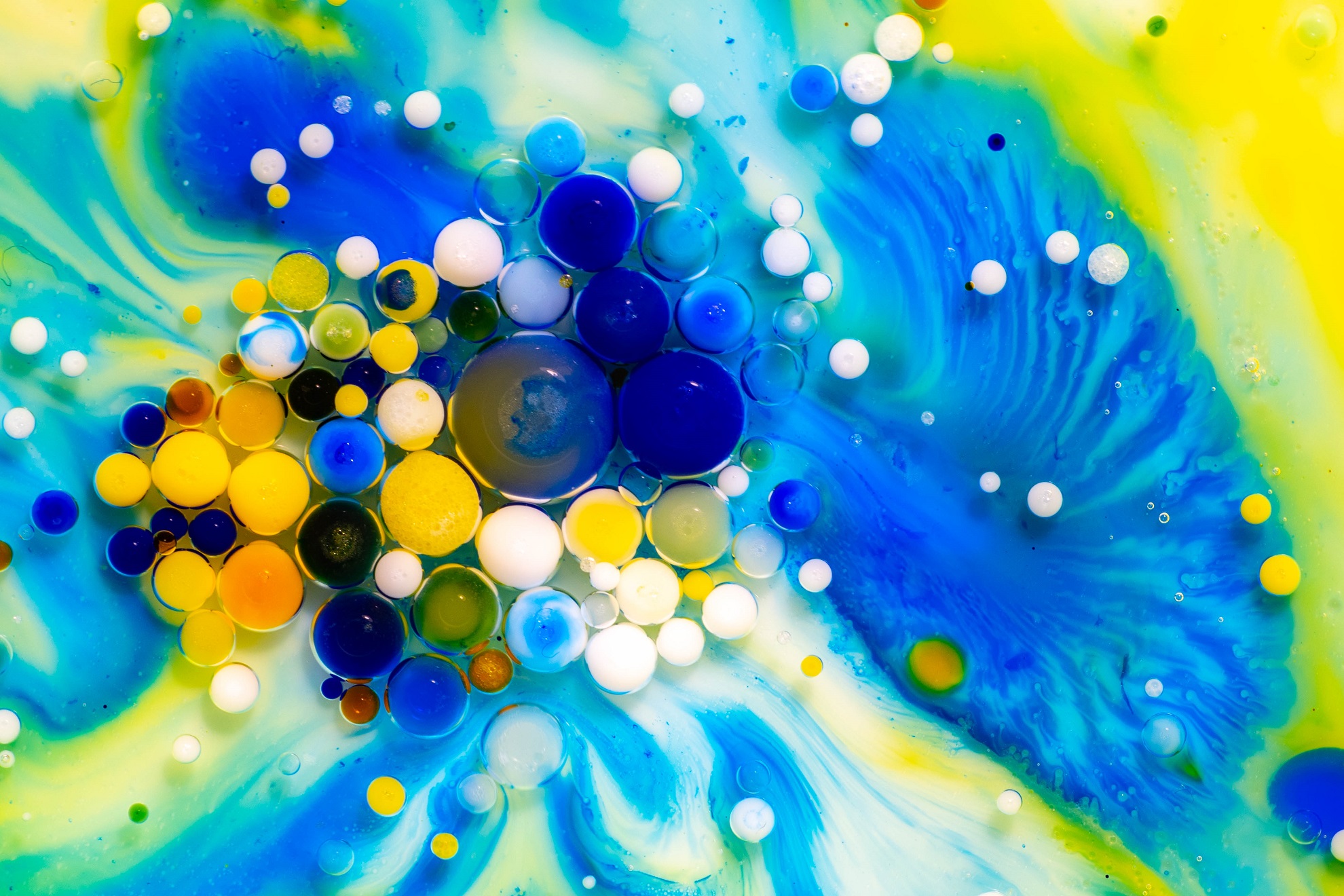 un nuovo universo di latte olio inchiostro