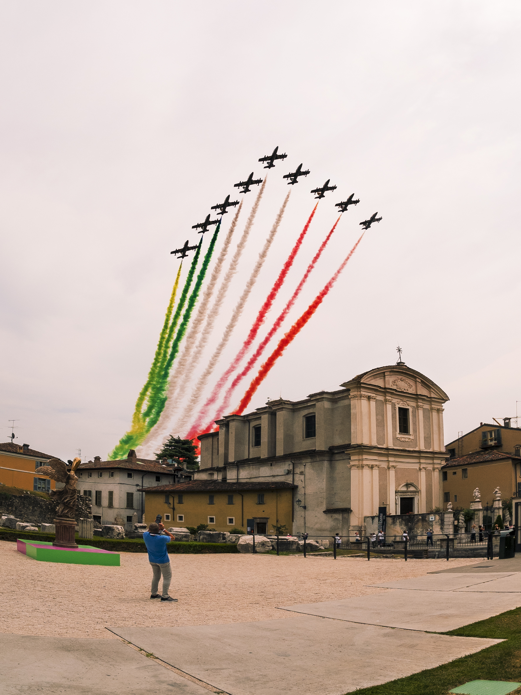tricolor arrows 1000 miles to san zeno at the hole