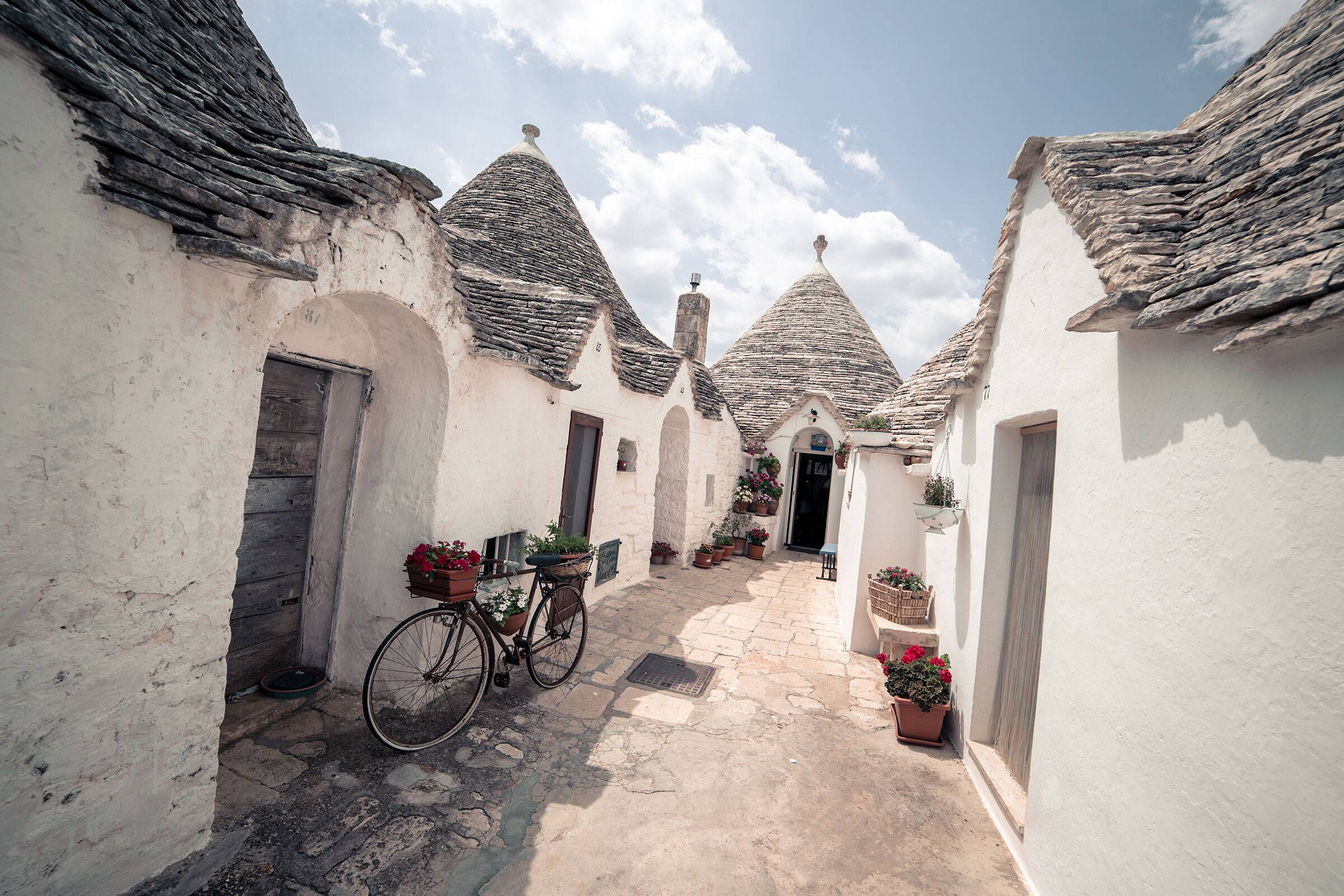 Between trulli, lu sule and lu jentu
