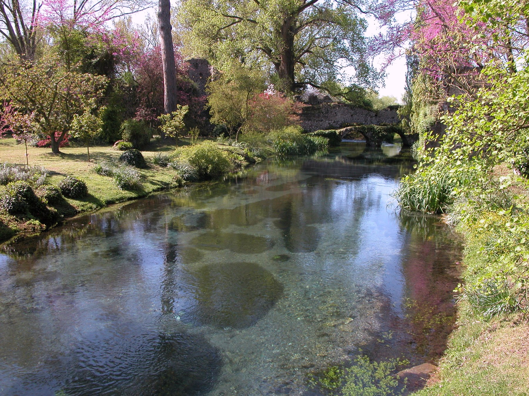 Ninfa con il suo fiume