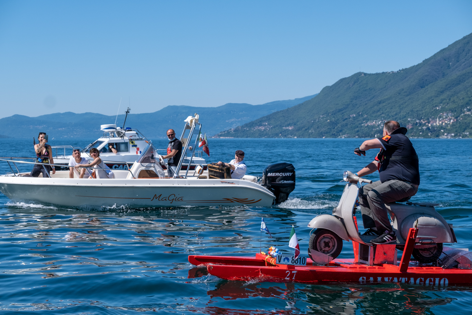 seguiti da Radio Number One