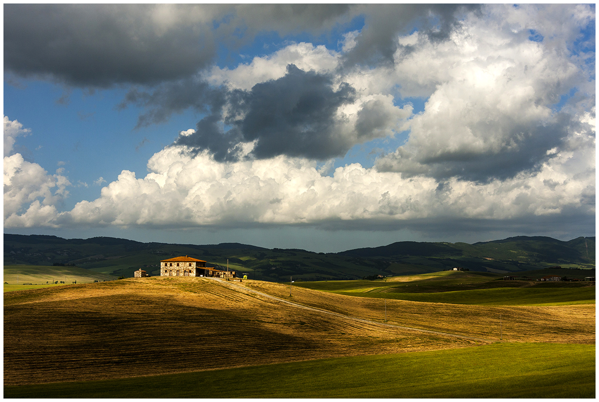 farmhouse in val d,orcia