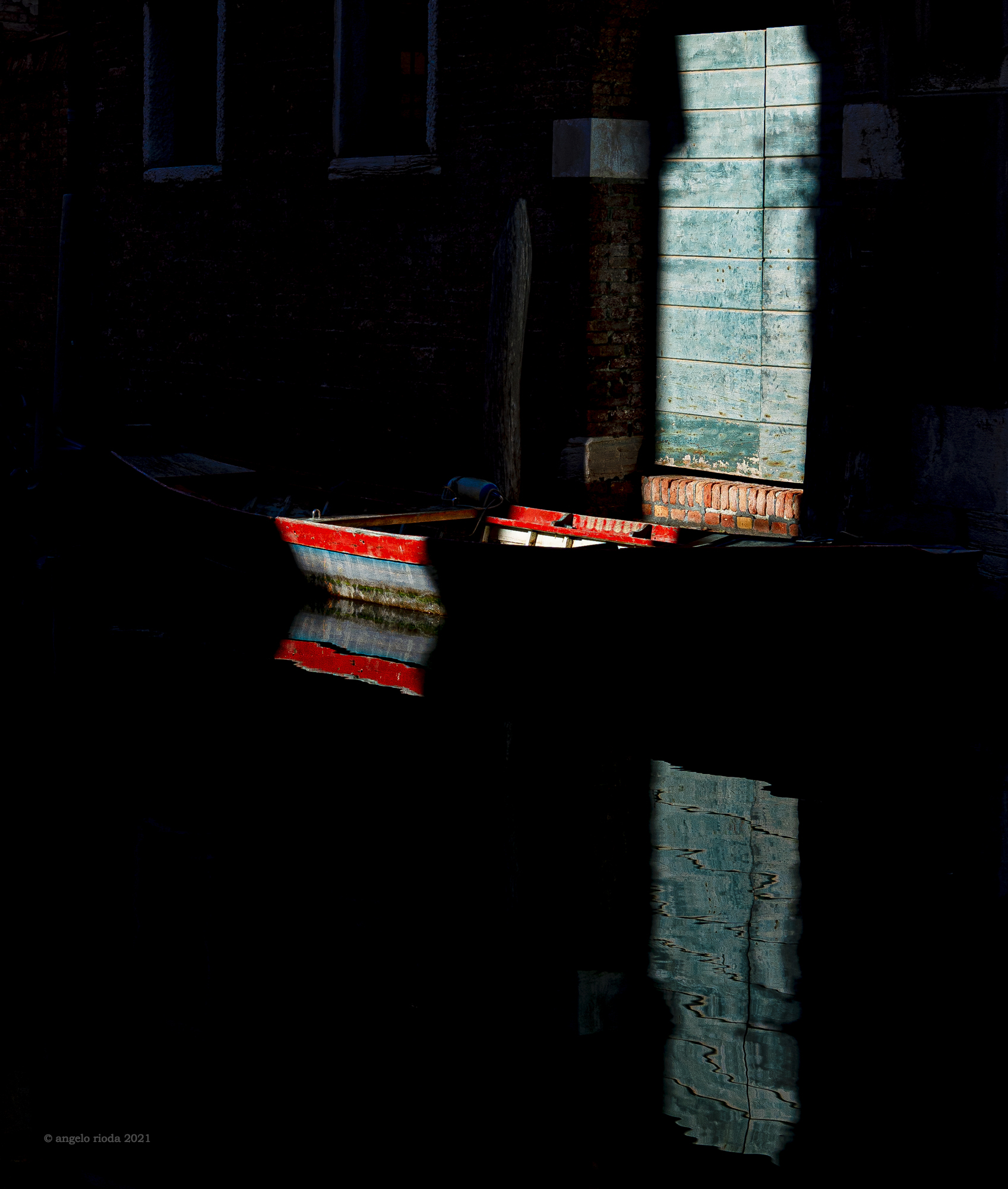 Glimmer of light in Venice