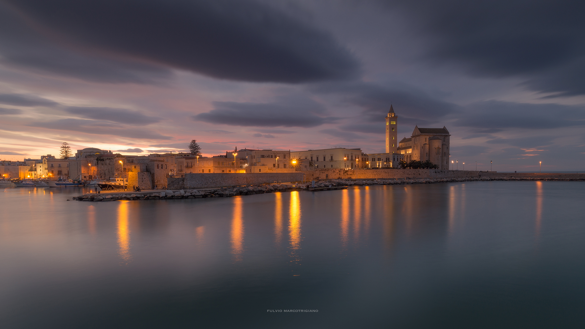 Tramonto epico sul porto di Trani