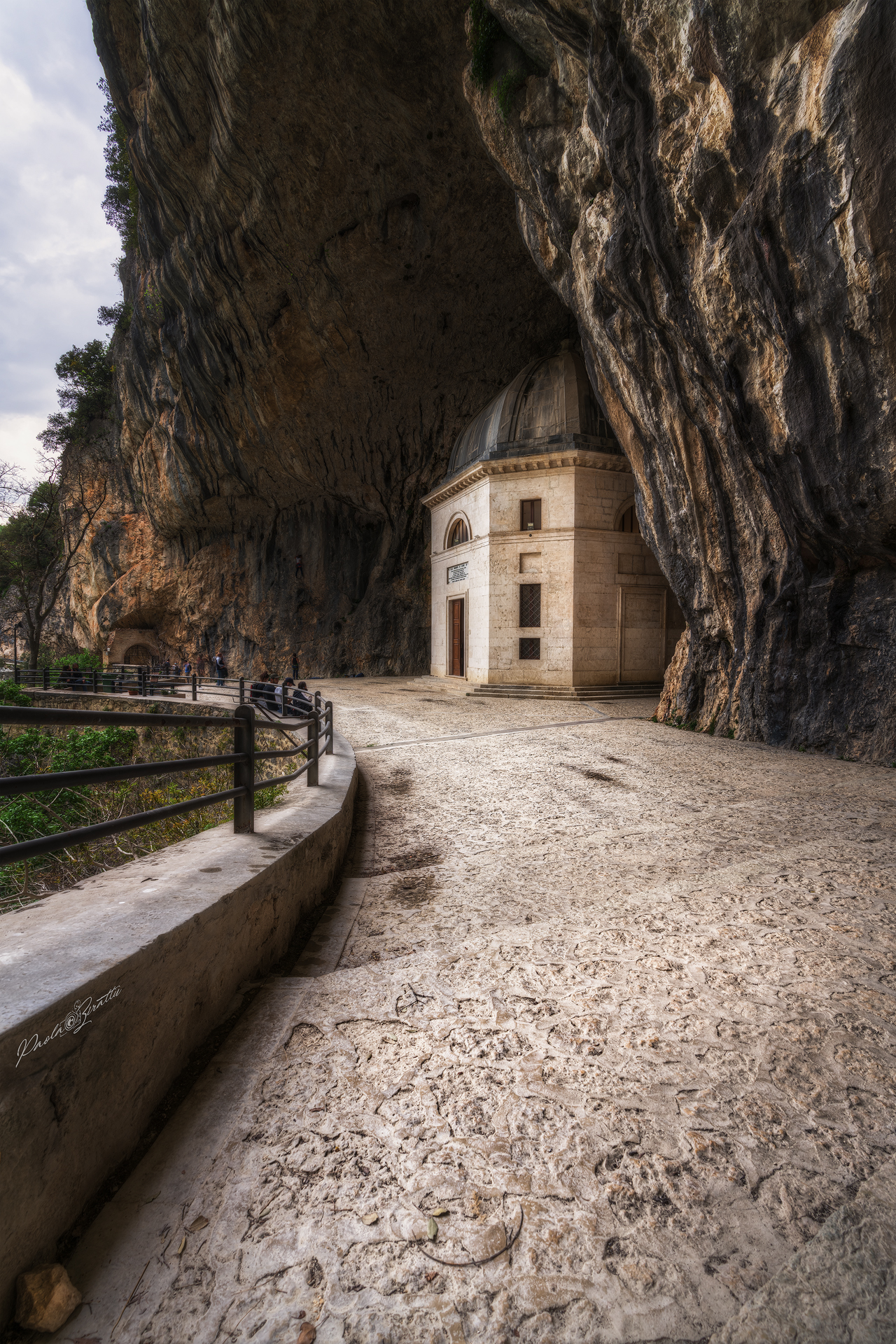 Tempio del Valadier, Genga