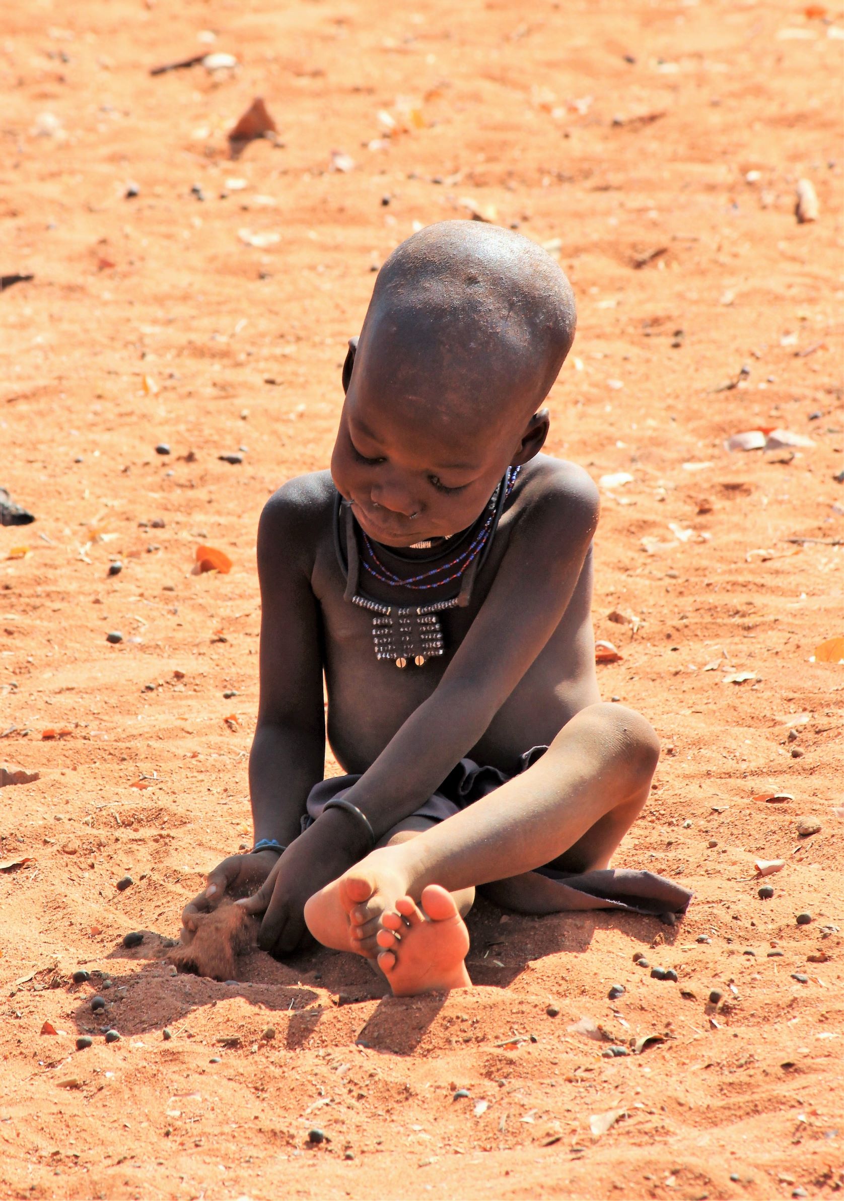 Giochi di polvere, mosche e pietre ....