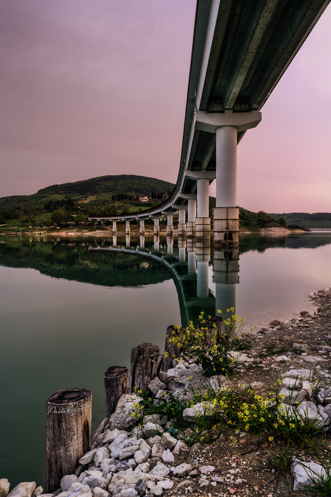 Lago di Cingoli all'Alba