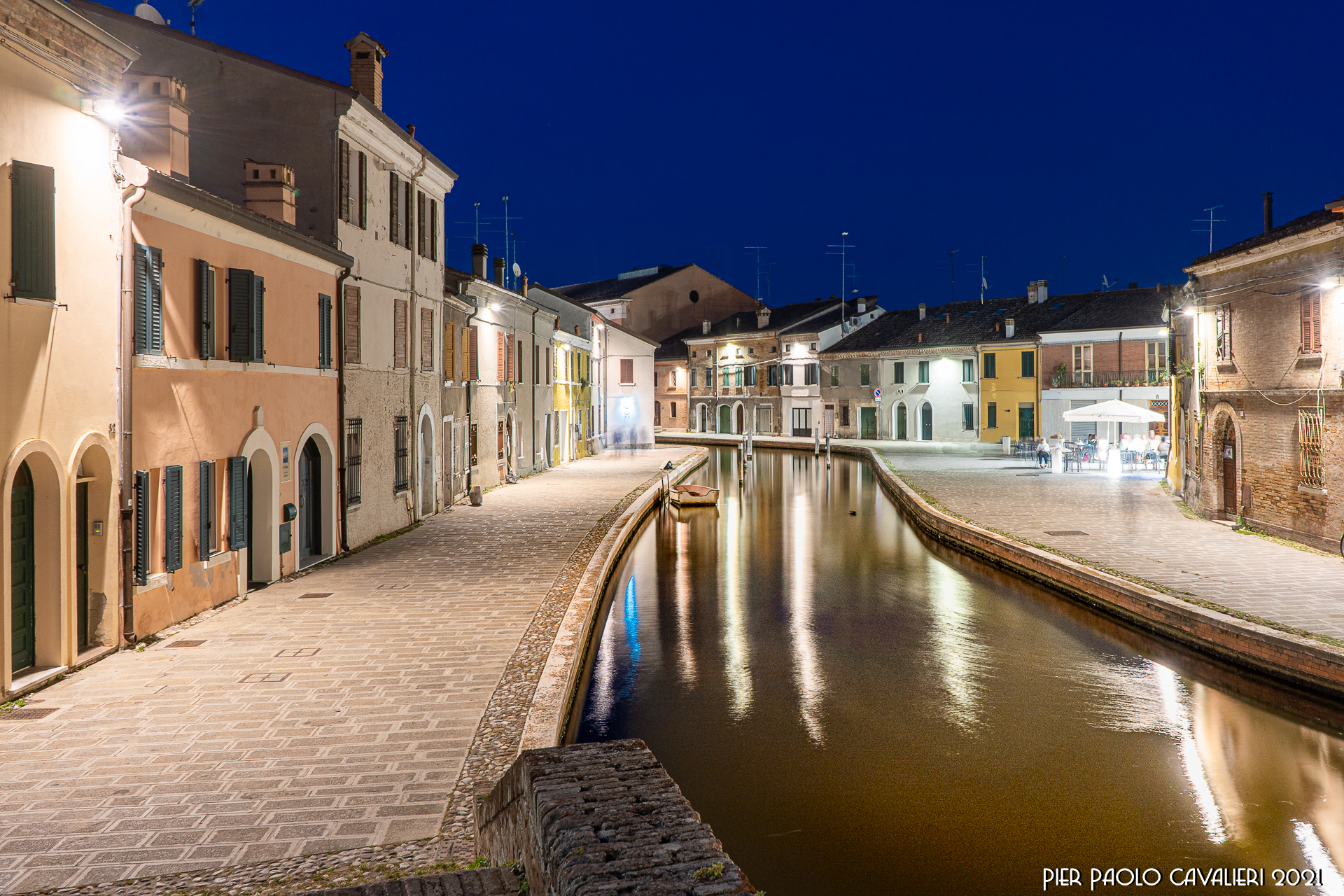 Ponte dei Sisti connects via Agatopisto