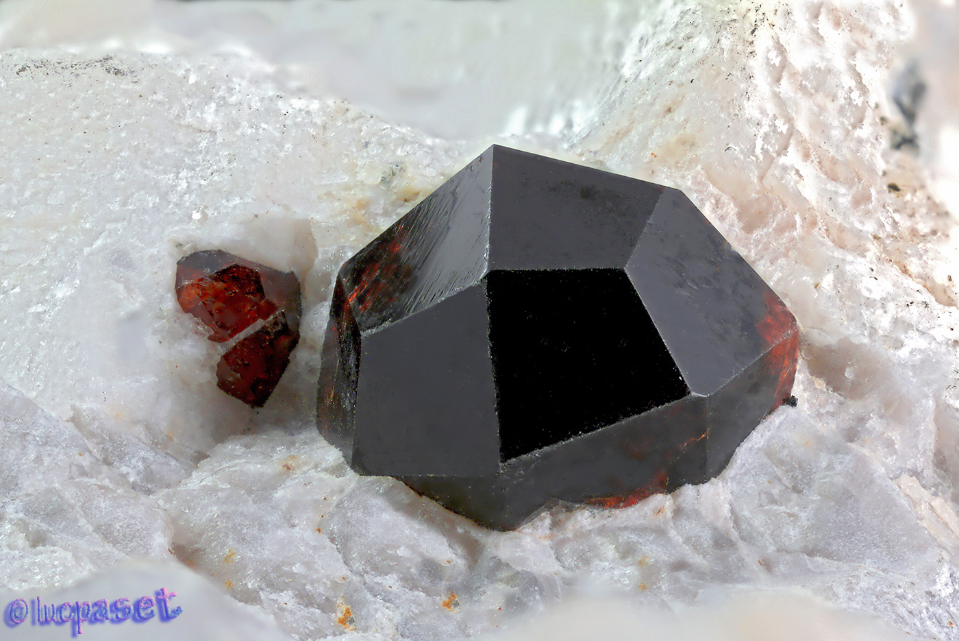 Garnet Spessartina