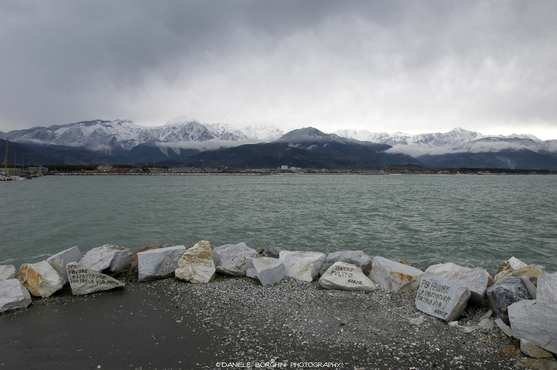 The Sea and the Apuan Alps