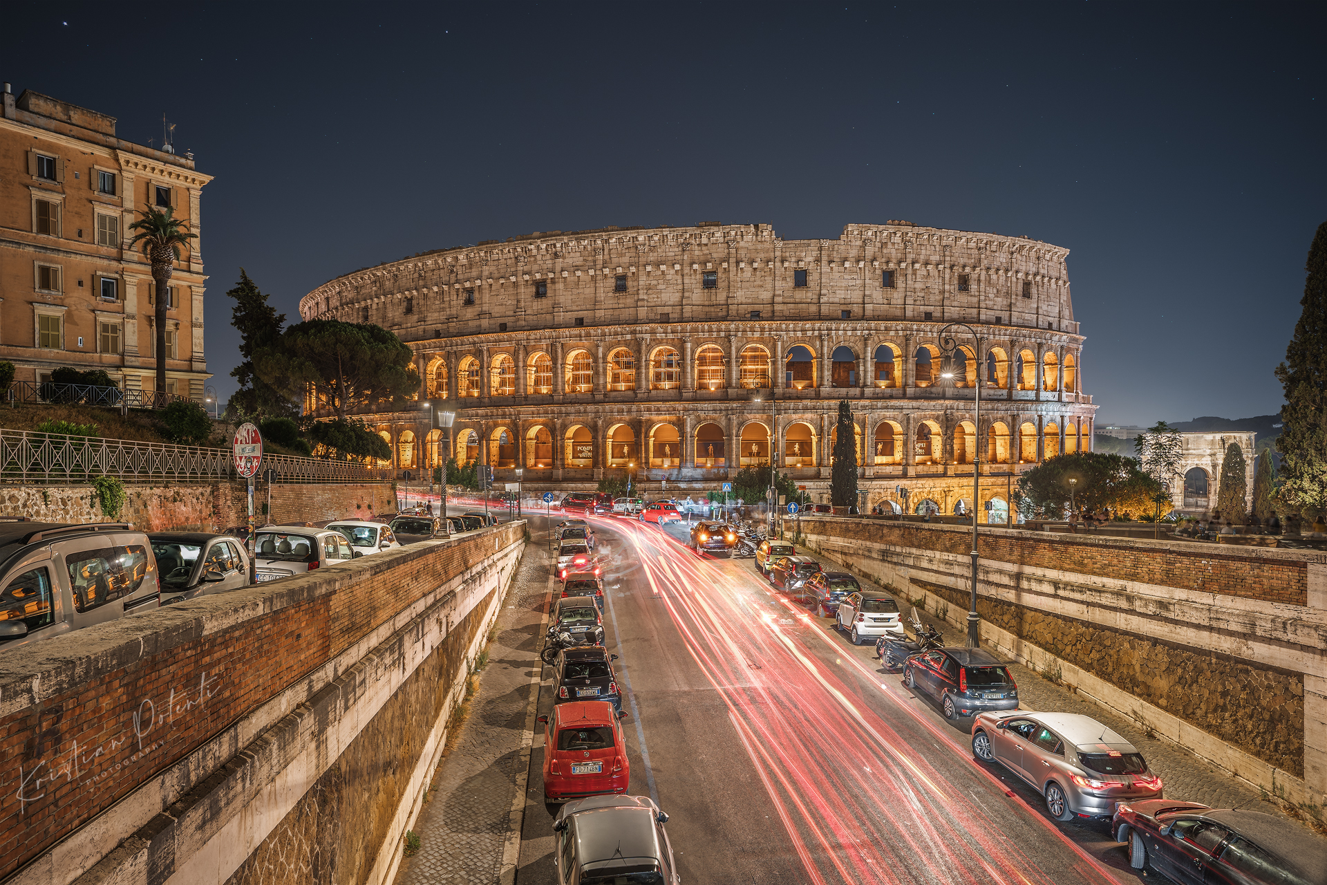 Il Colosseo, le stelle, le scie, Roma.
